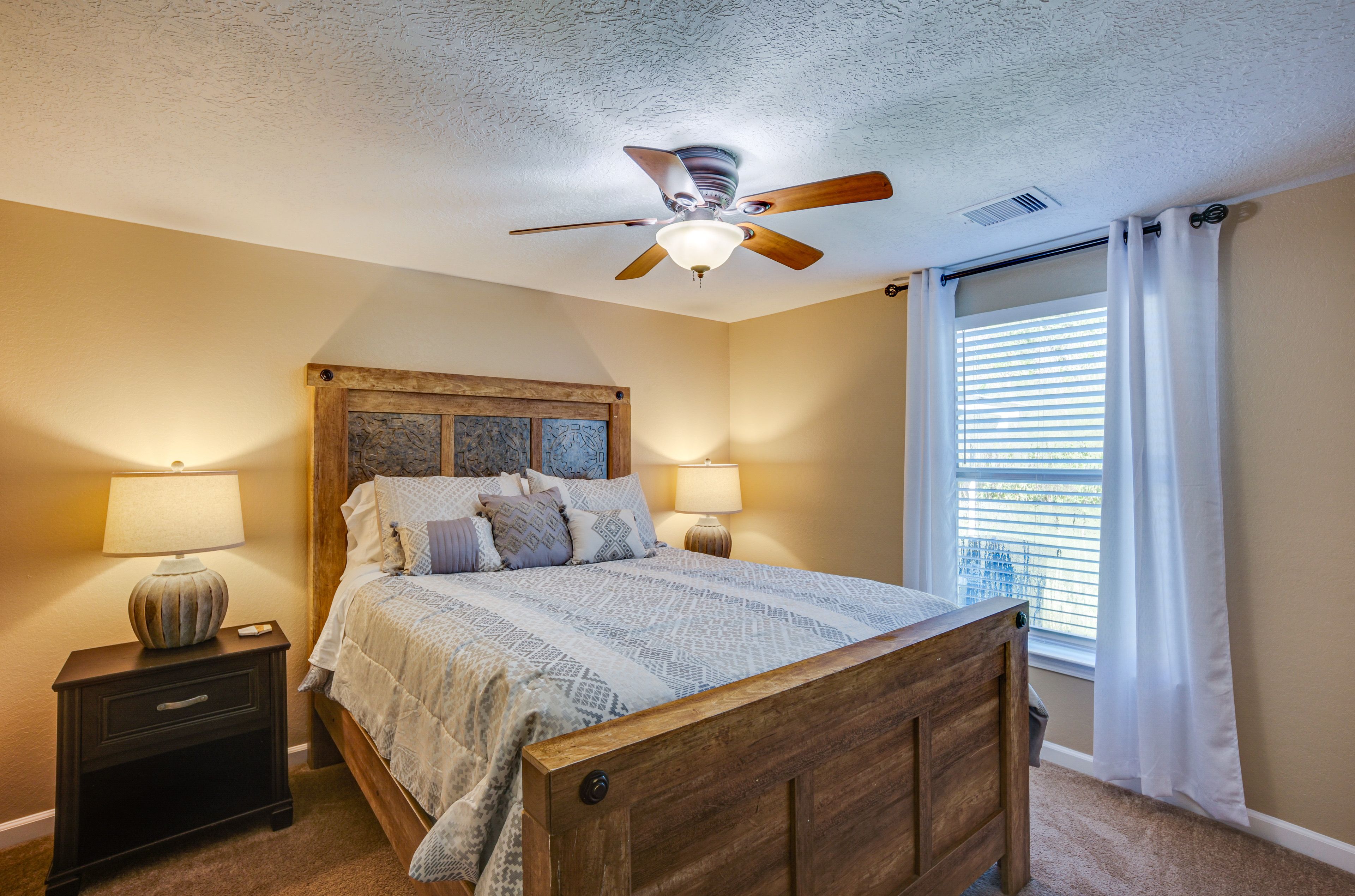 Bedroom 2 | Queen Bed