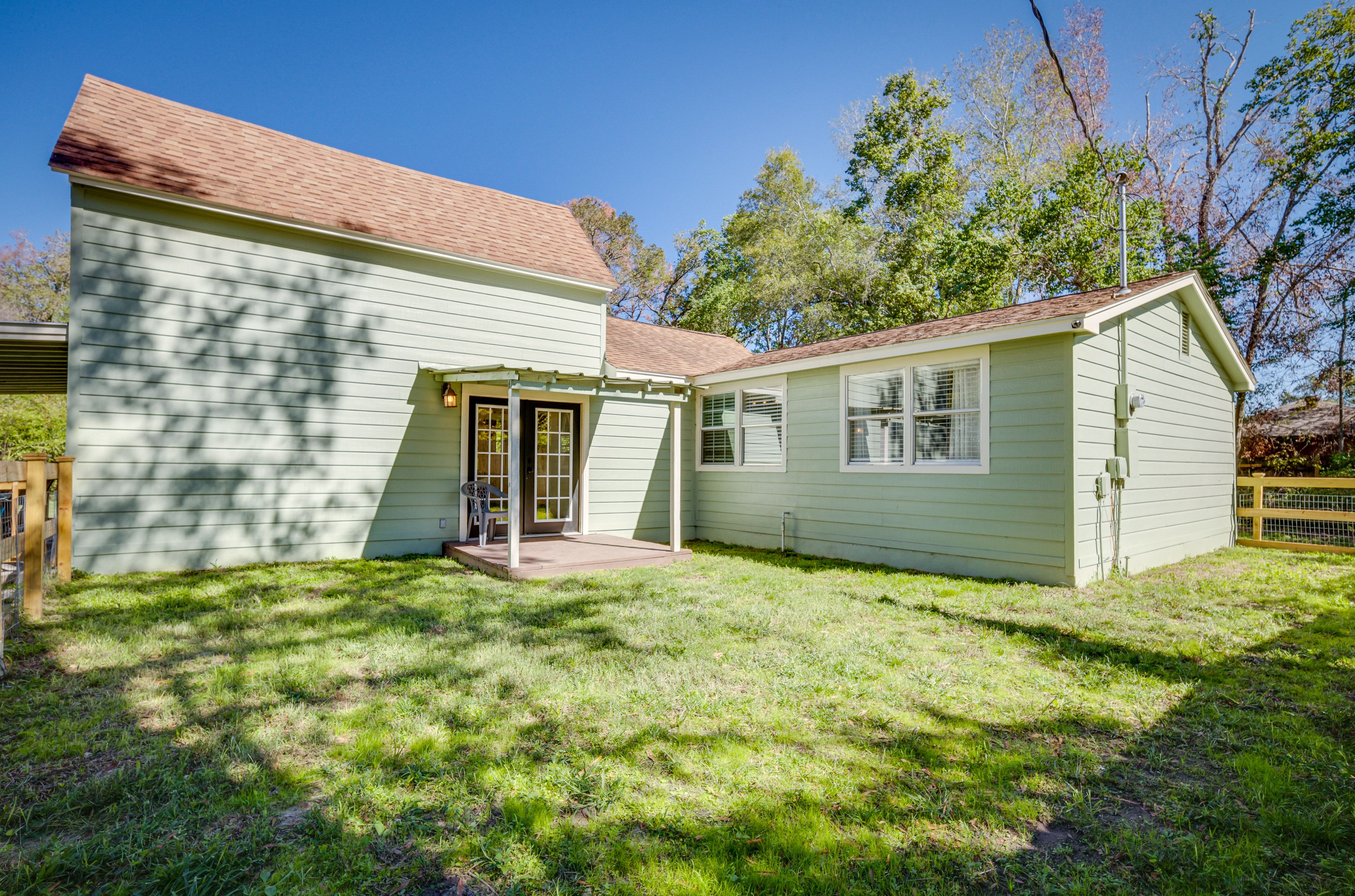 Private Backyard | Front Porch