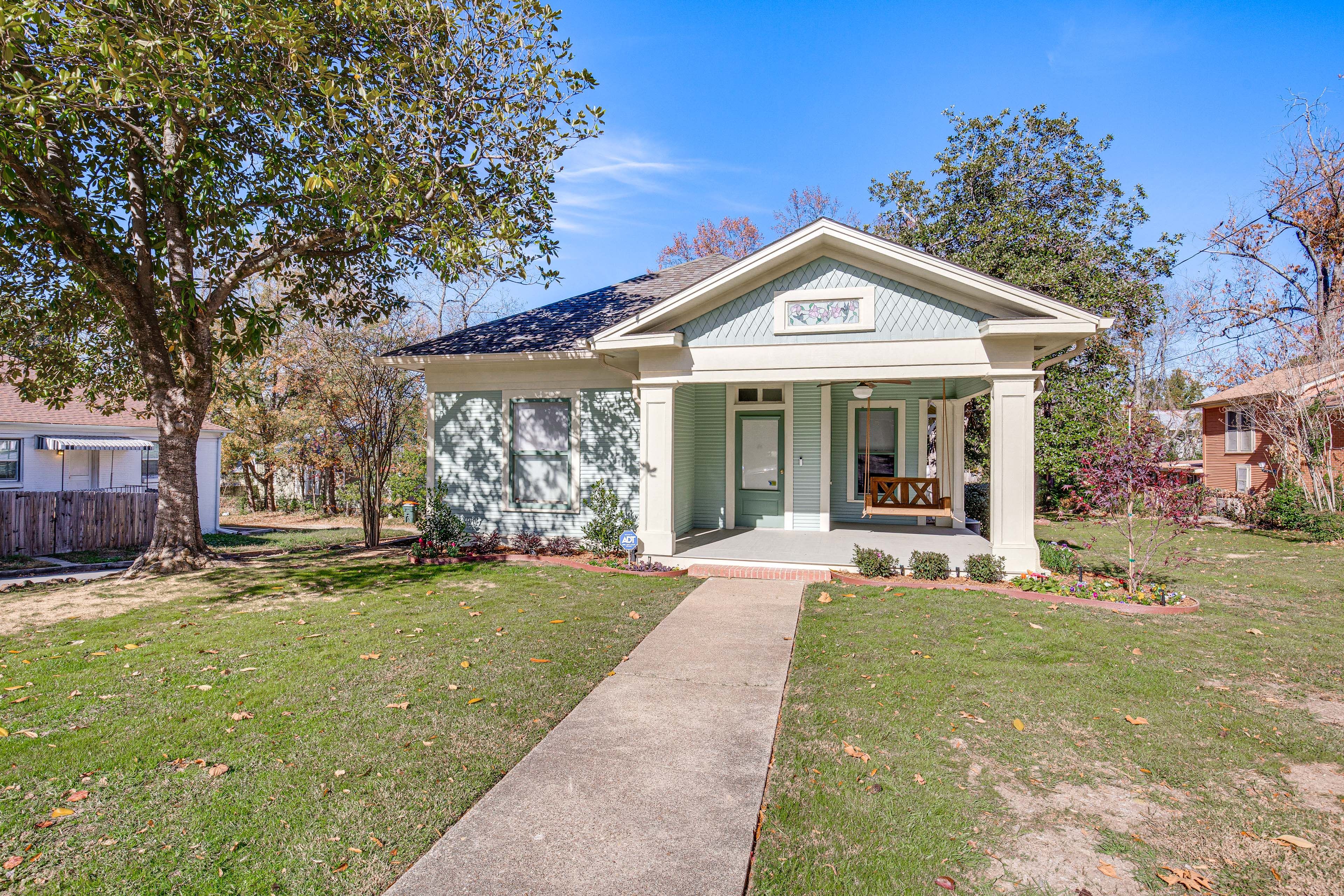 Tyler Vacation Rental | 1BR | 1BA | 680 Sq Ft | 2 Steps Required
