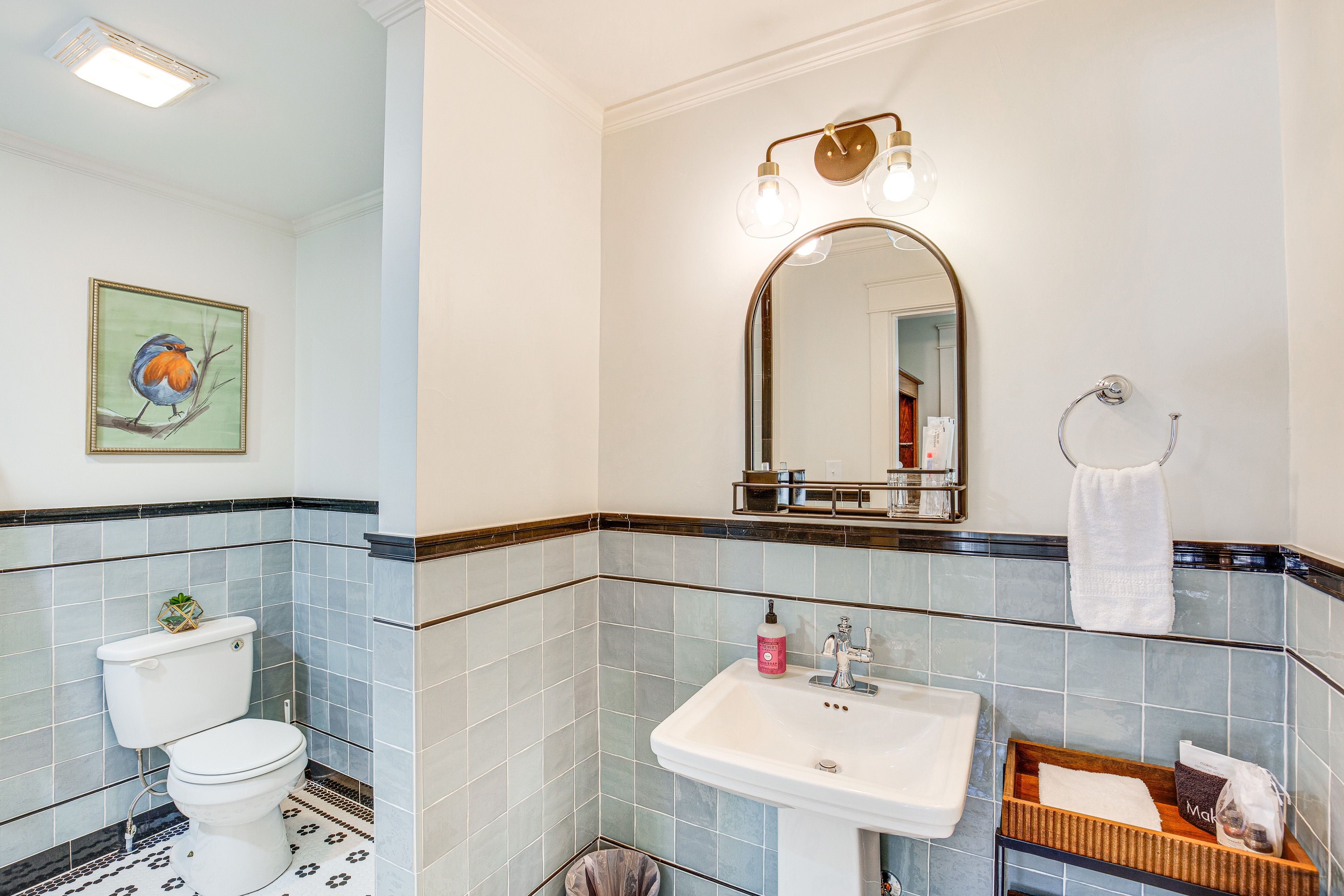 Full Bathroom | Complimentary Toiletries