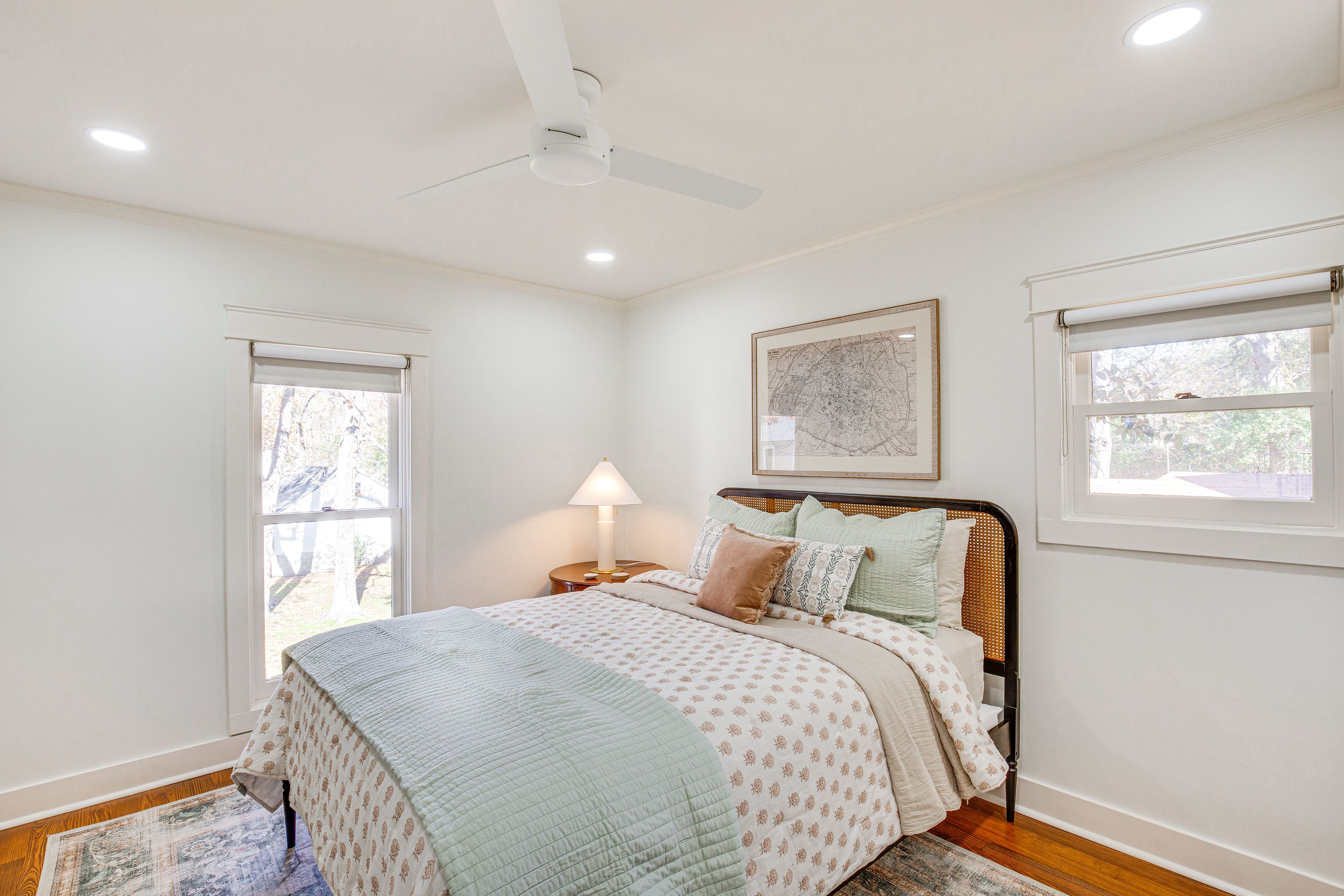 Bedroom | Queen Bed | Linens & Towels