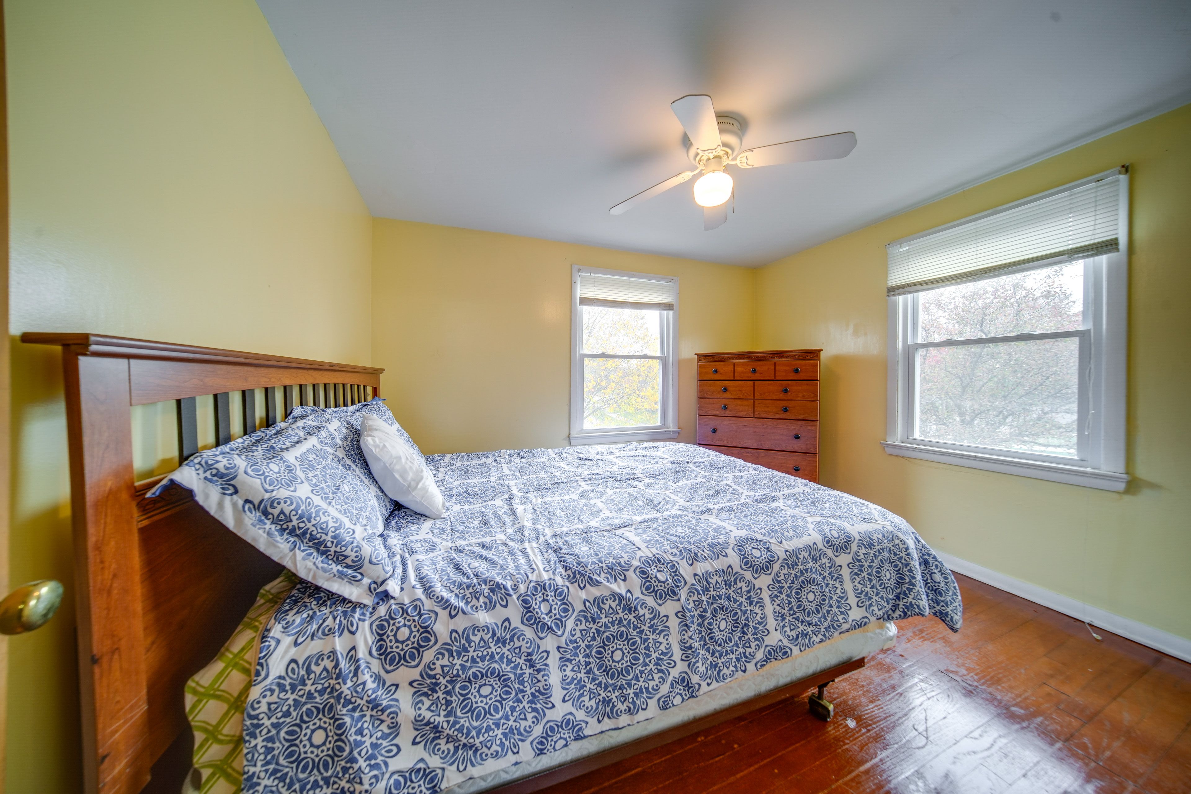 Bedroom 3 | Queen Bed