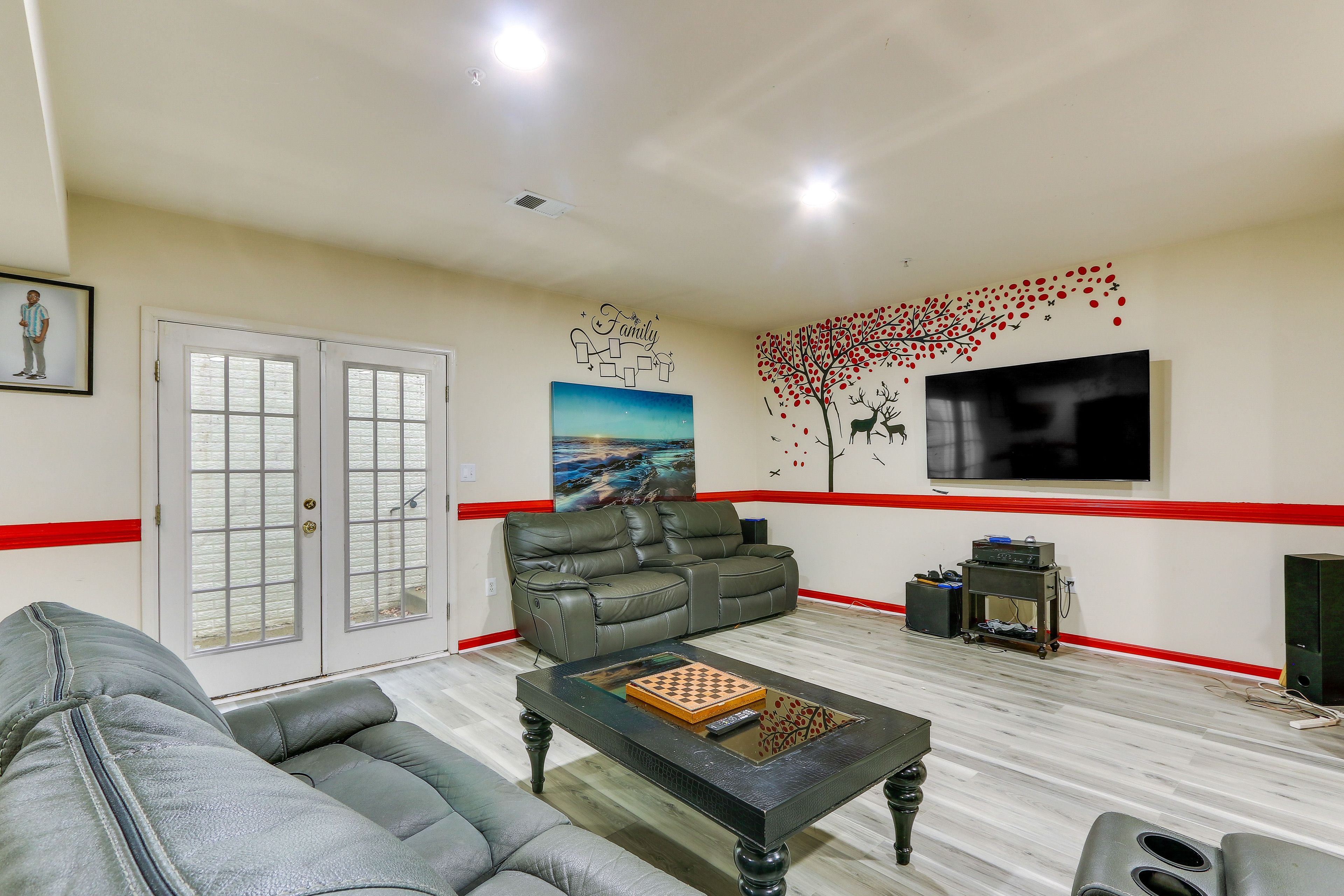 Living Room | Smart TV | Free WiFi