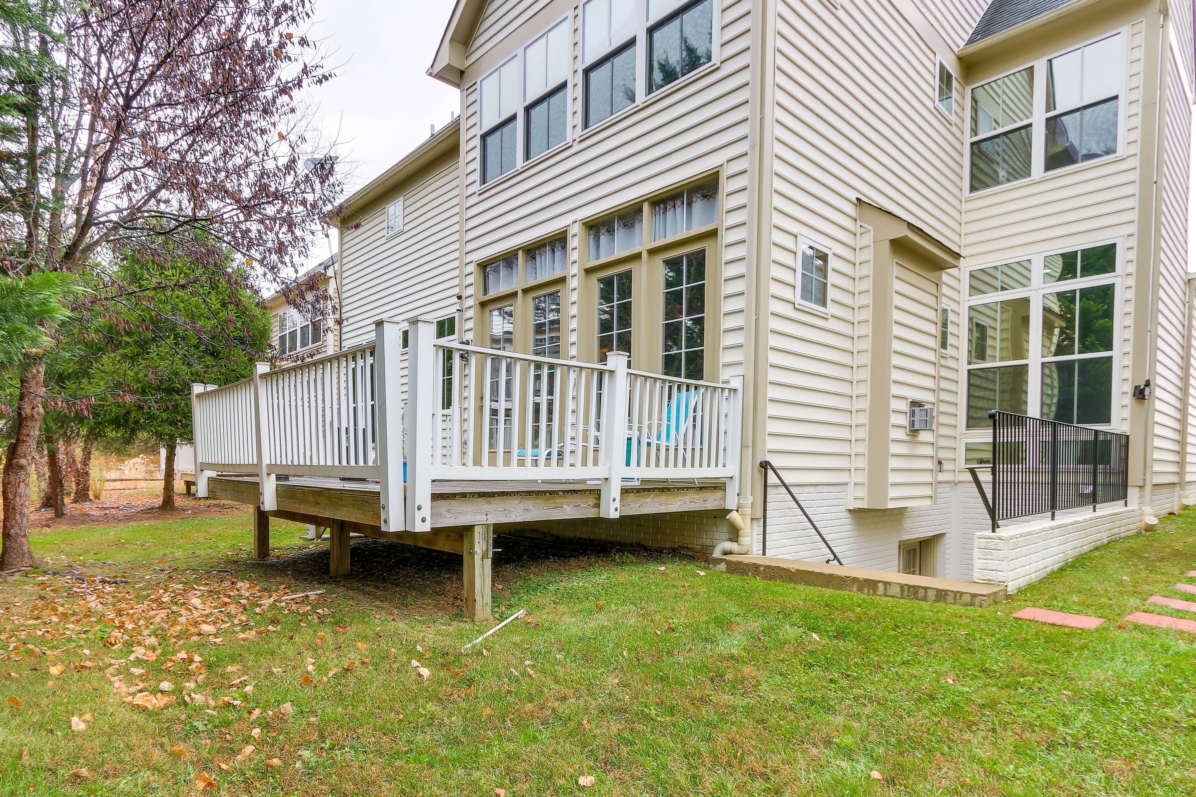 Shared Furnished Deck