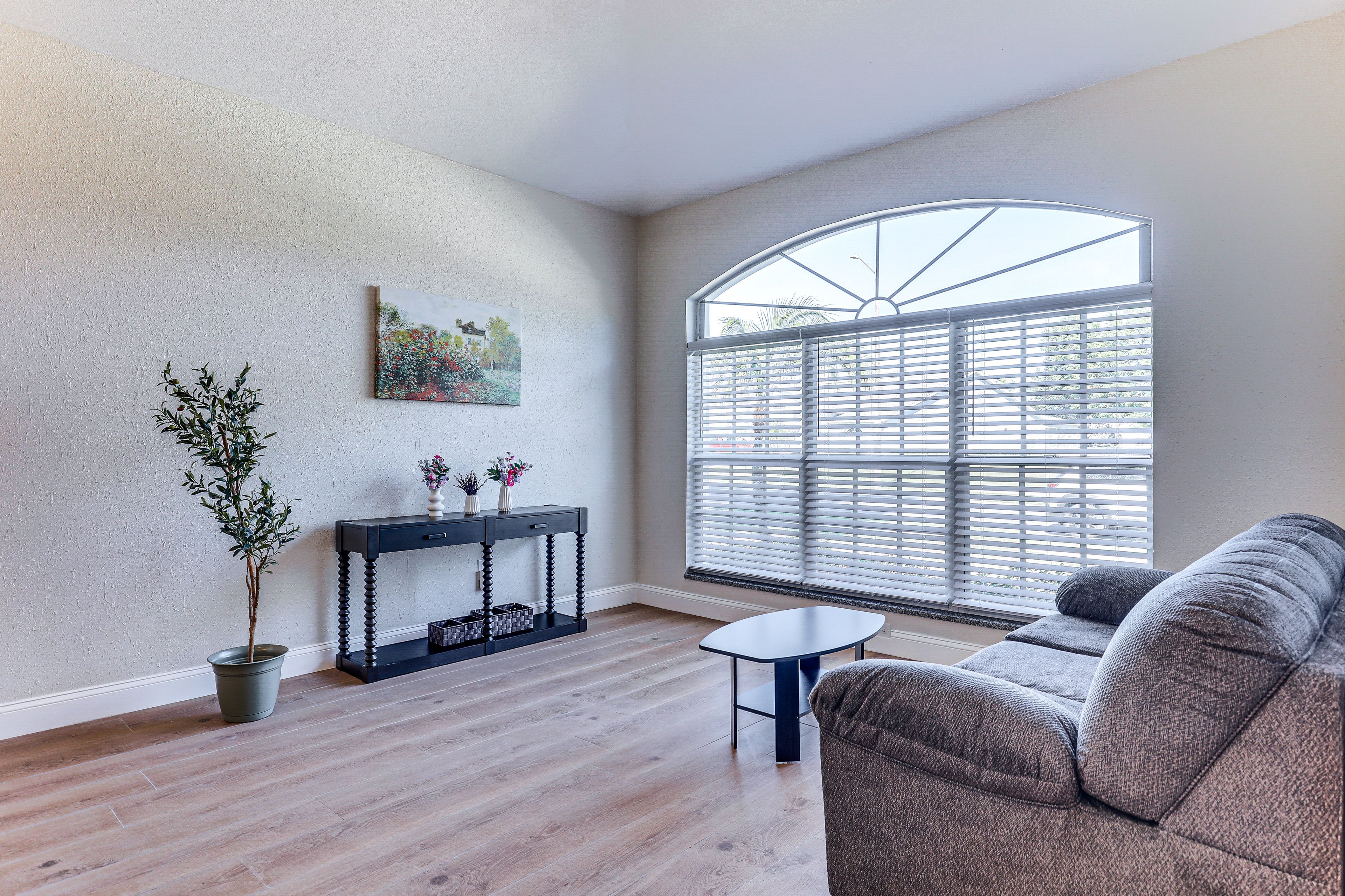 Front Room | Free WiFi | Central A/C + Heating