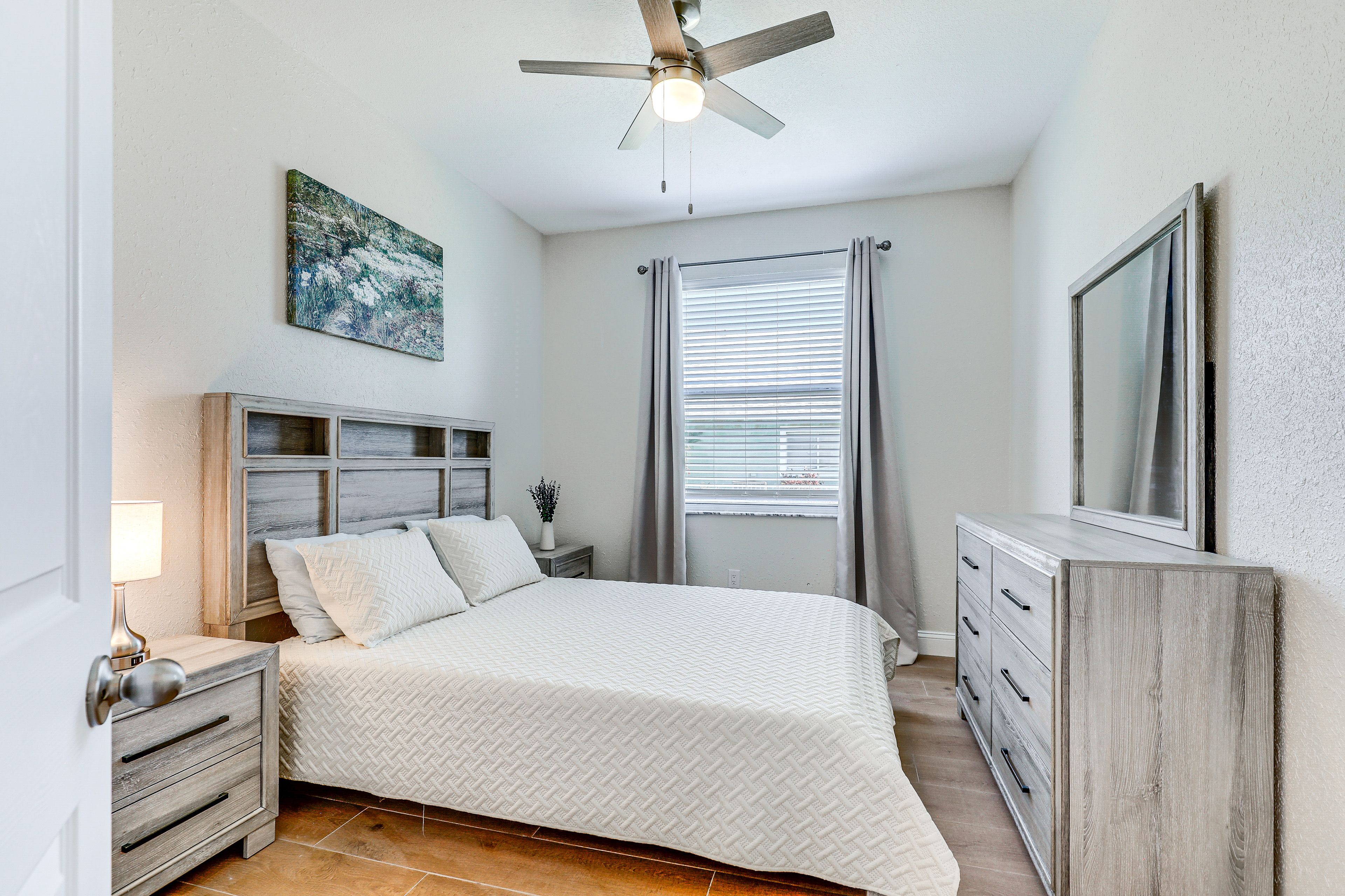Bedroom 2 | Queen Bed