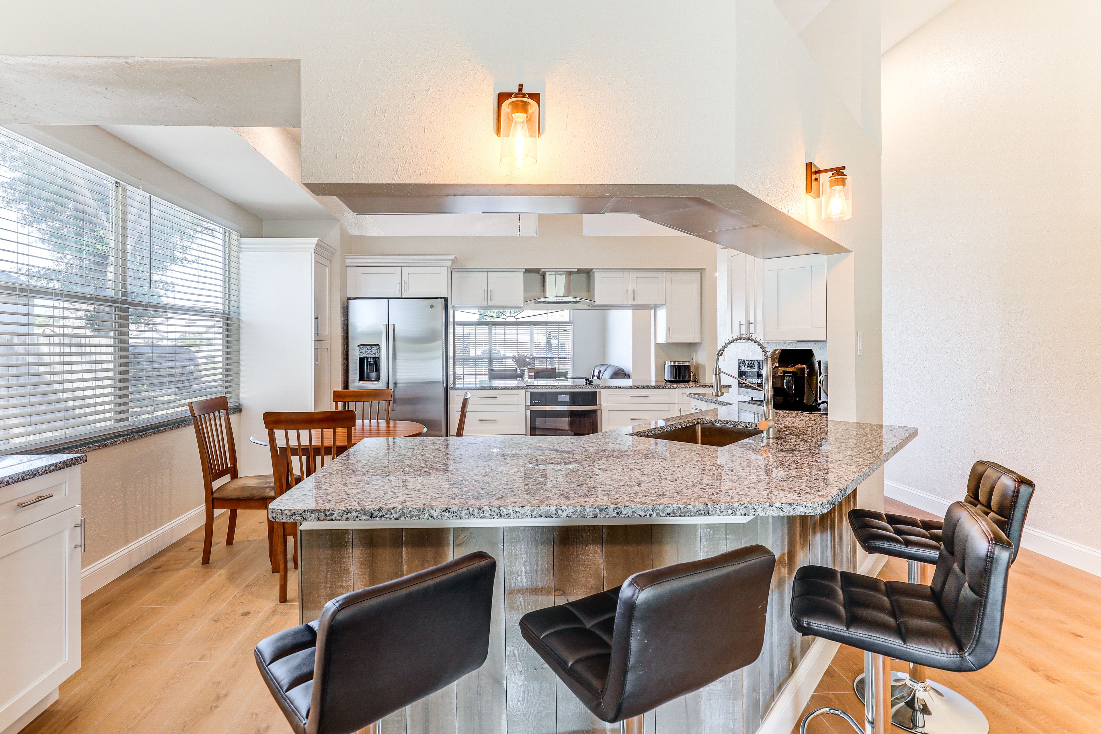 Kitchen | Breakfast Bar | Dishwasher | Keurig Coffee Maker | Air Fryer