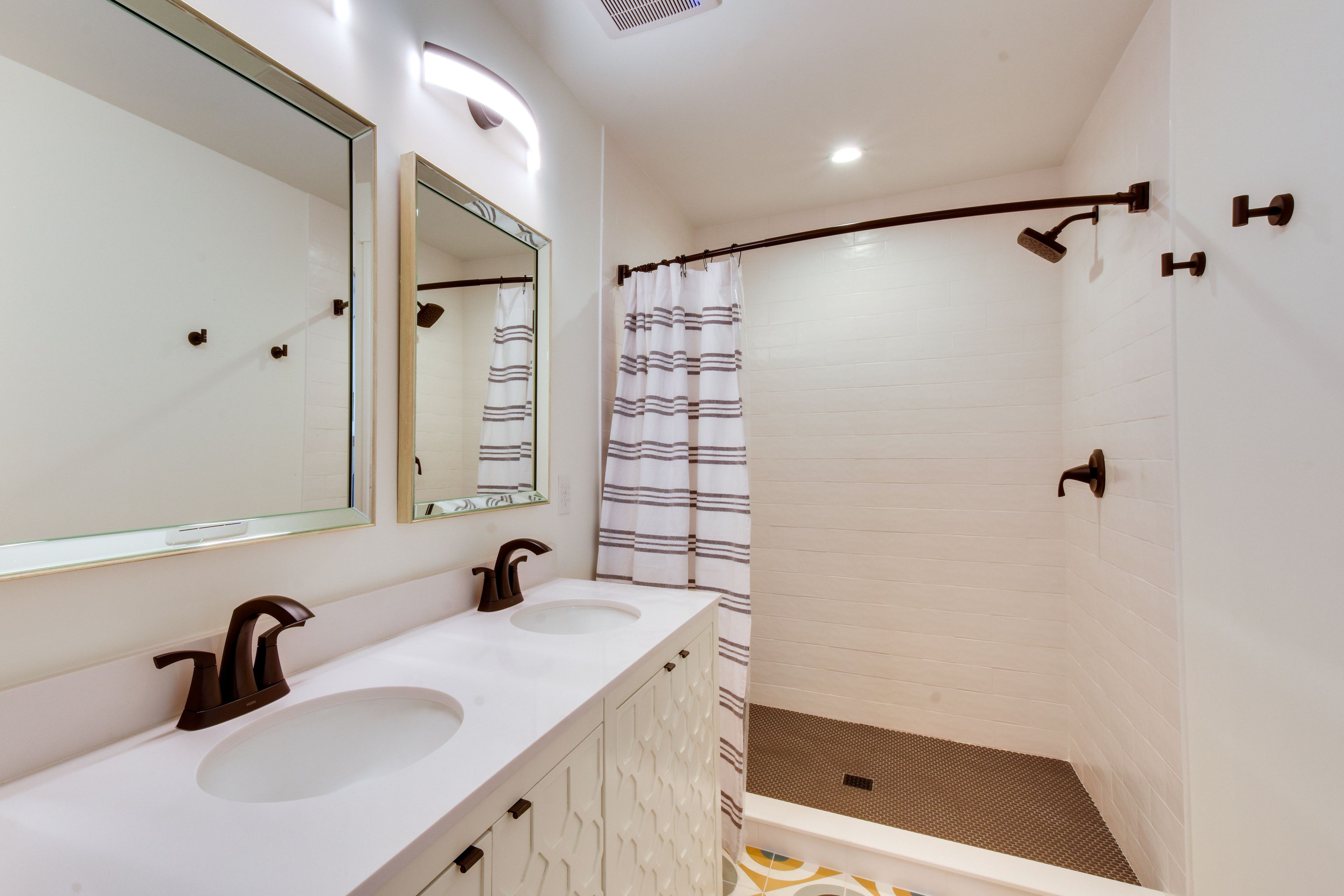 En-Suite Bathroom | Towels Provided