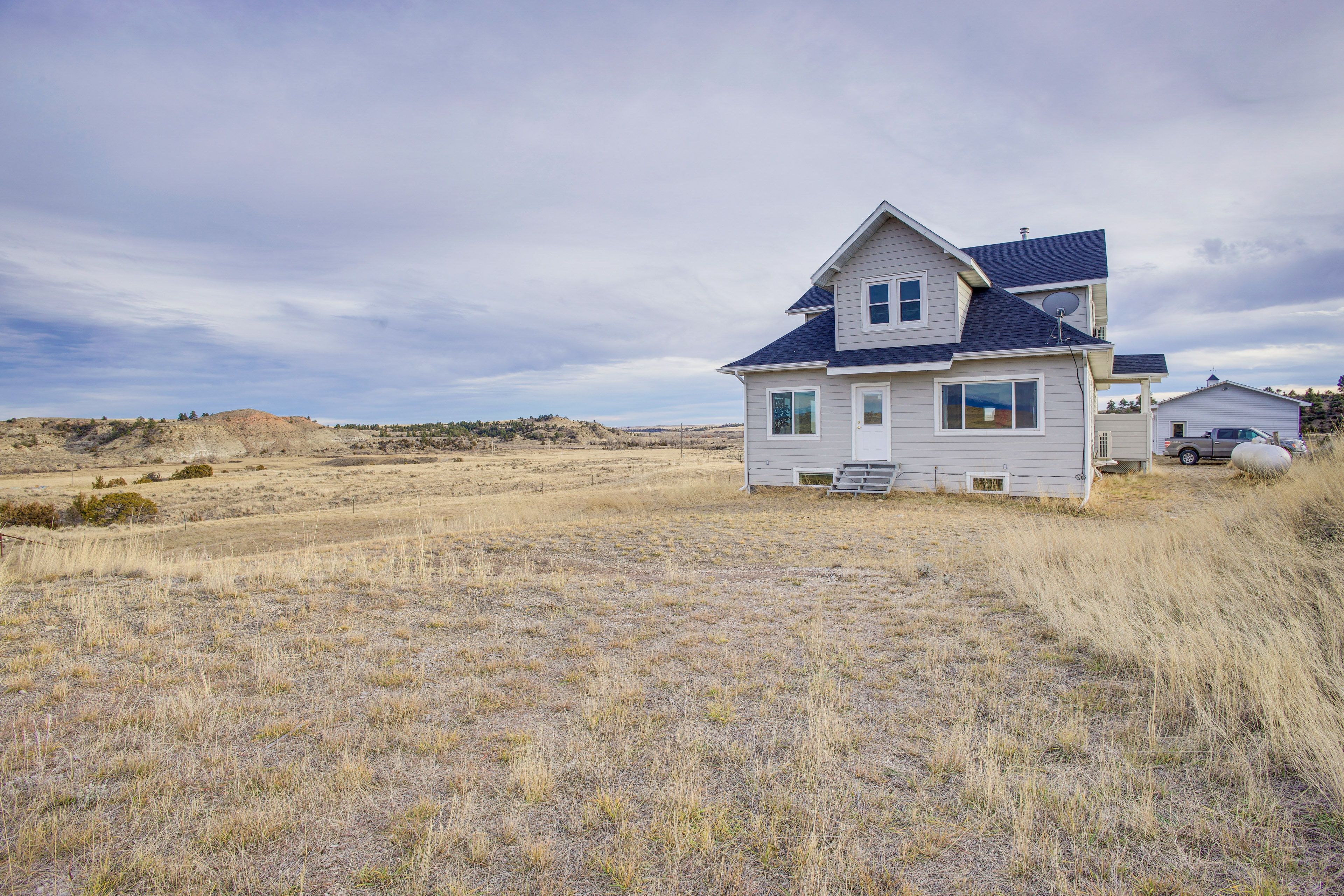 Exterior | Fire Pit | Gas Grill | Pet Friendly w/ Fee