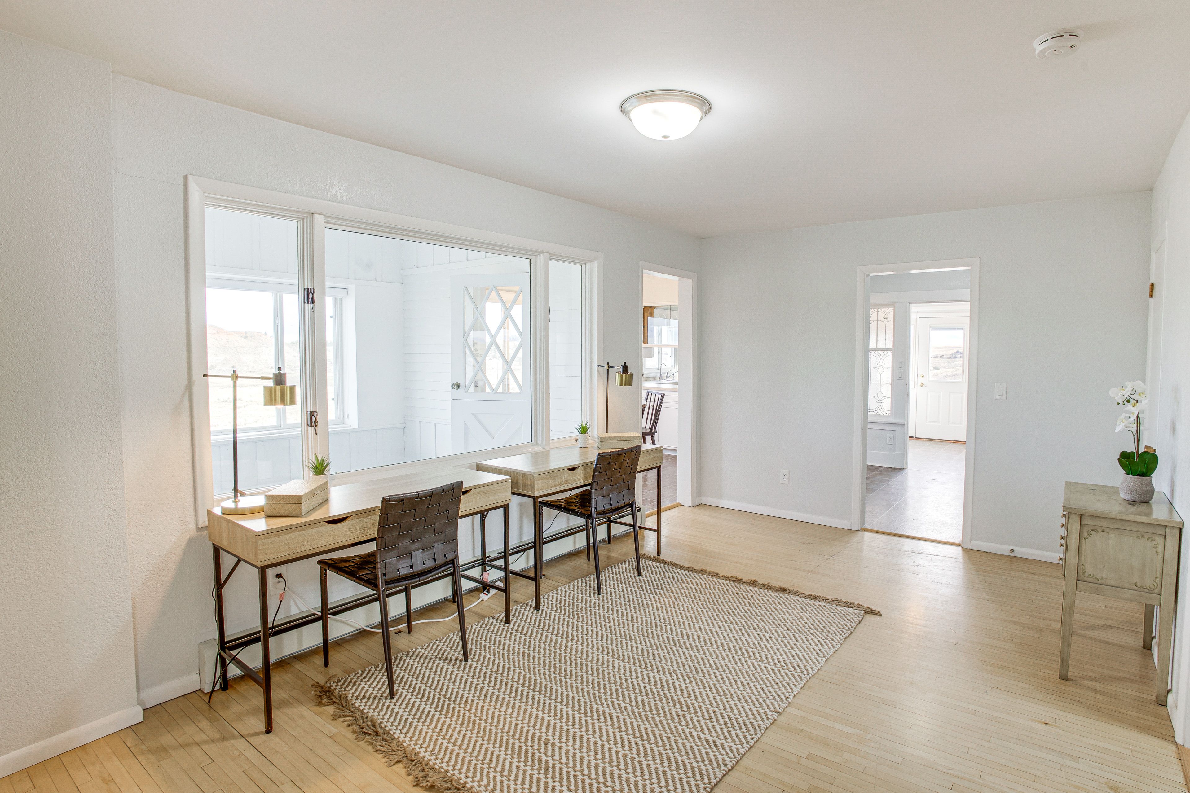 Hallway | Laptop-Friendly Workspaces