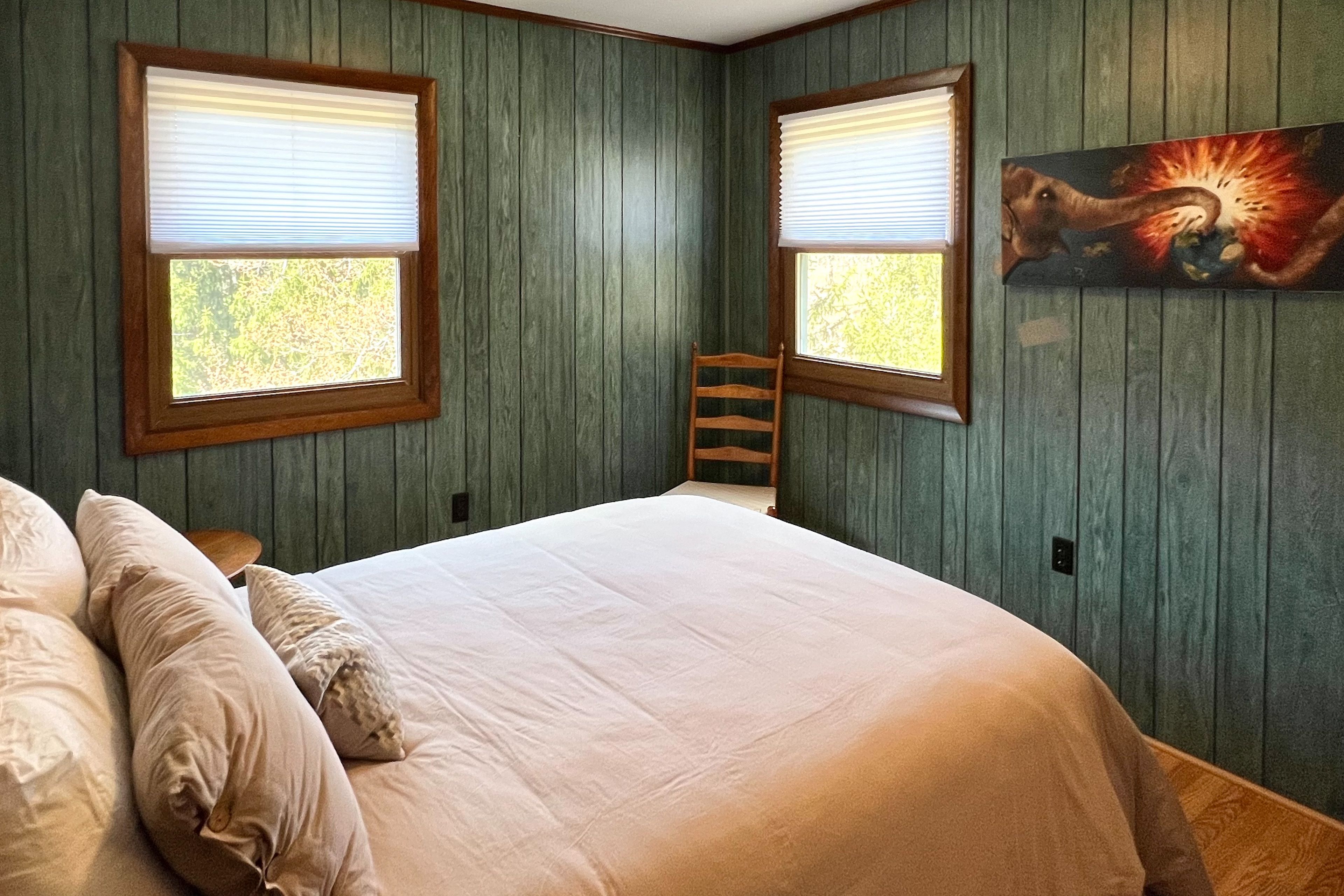 Bedroom 2 | Top Level | Queen Bed