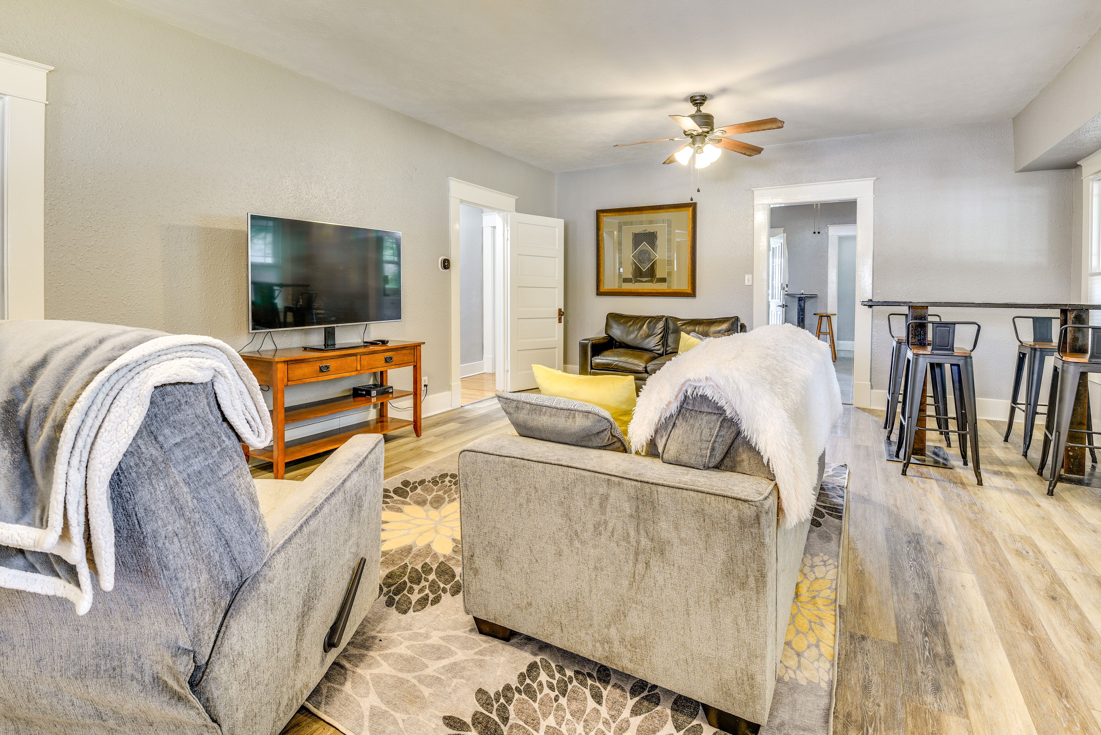 Living Room | Free WiFi | Central Heating & A/C