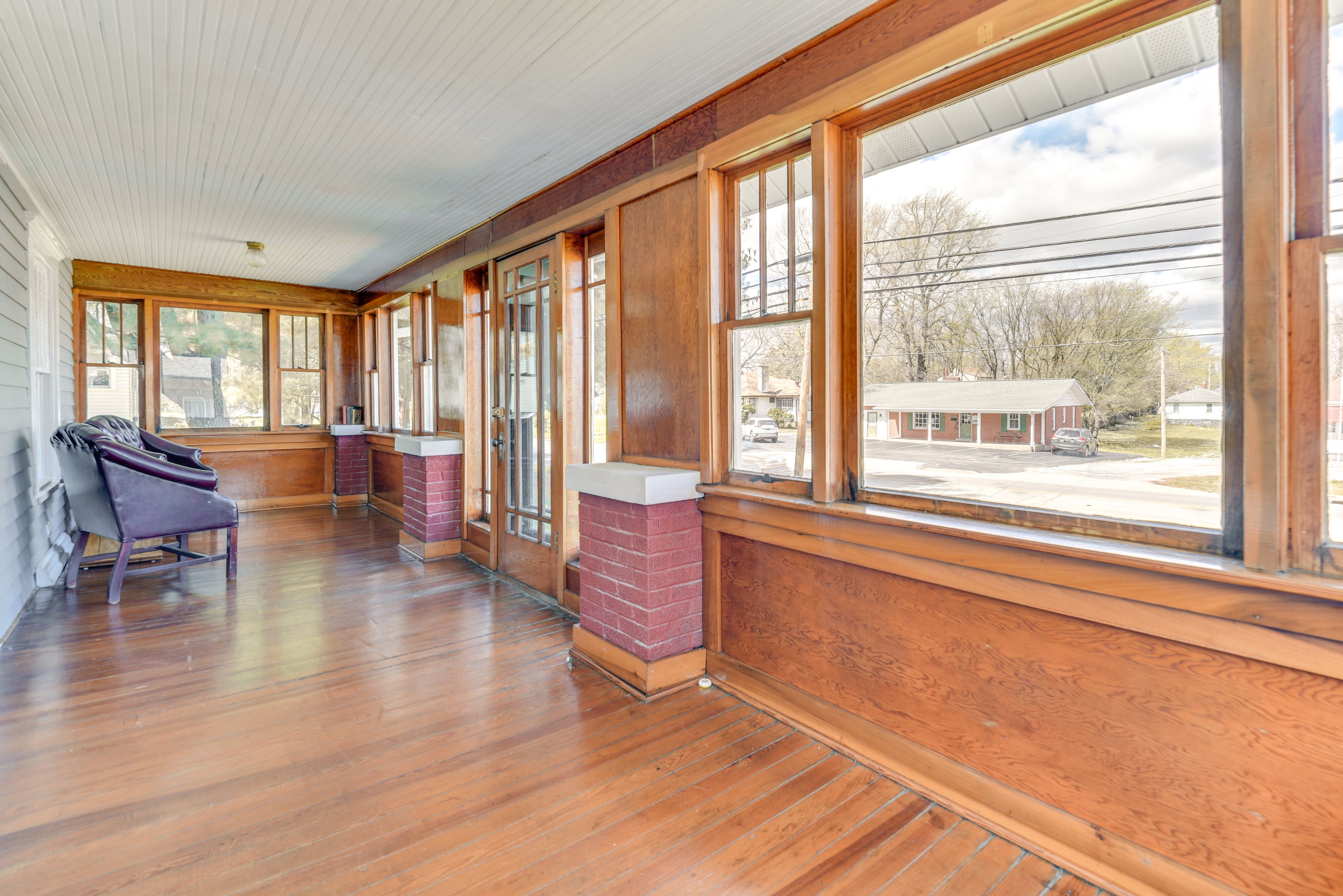 Entryway | Seating Area