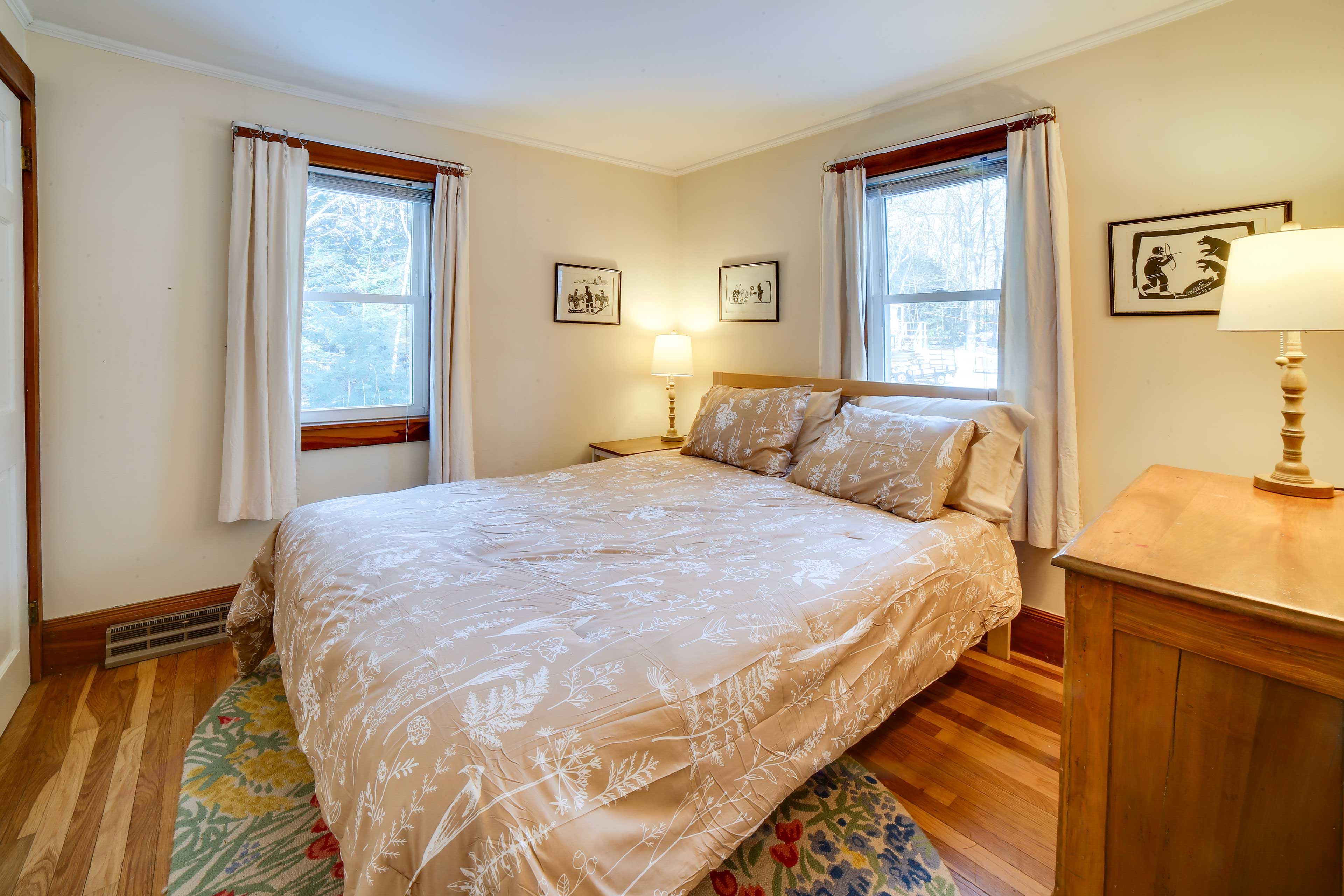 Bedroom 1 | Main Level | Queen Bed | Linens Provided