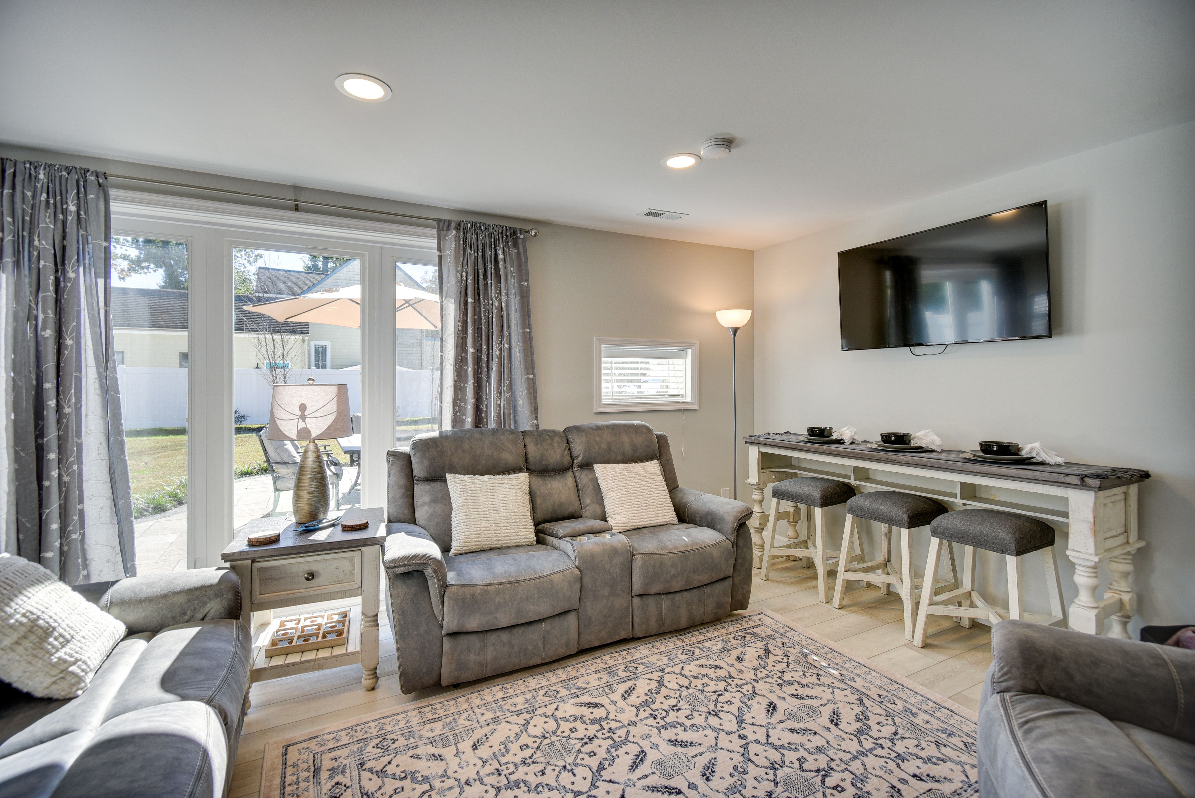 Living Room | Smart TV | Central A/C