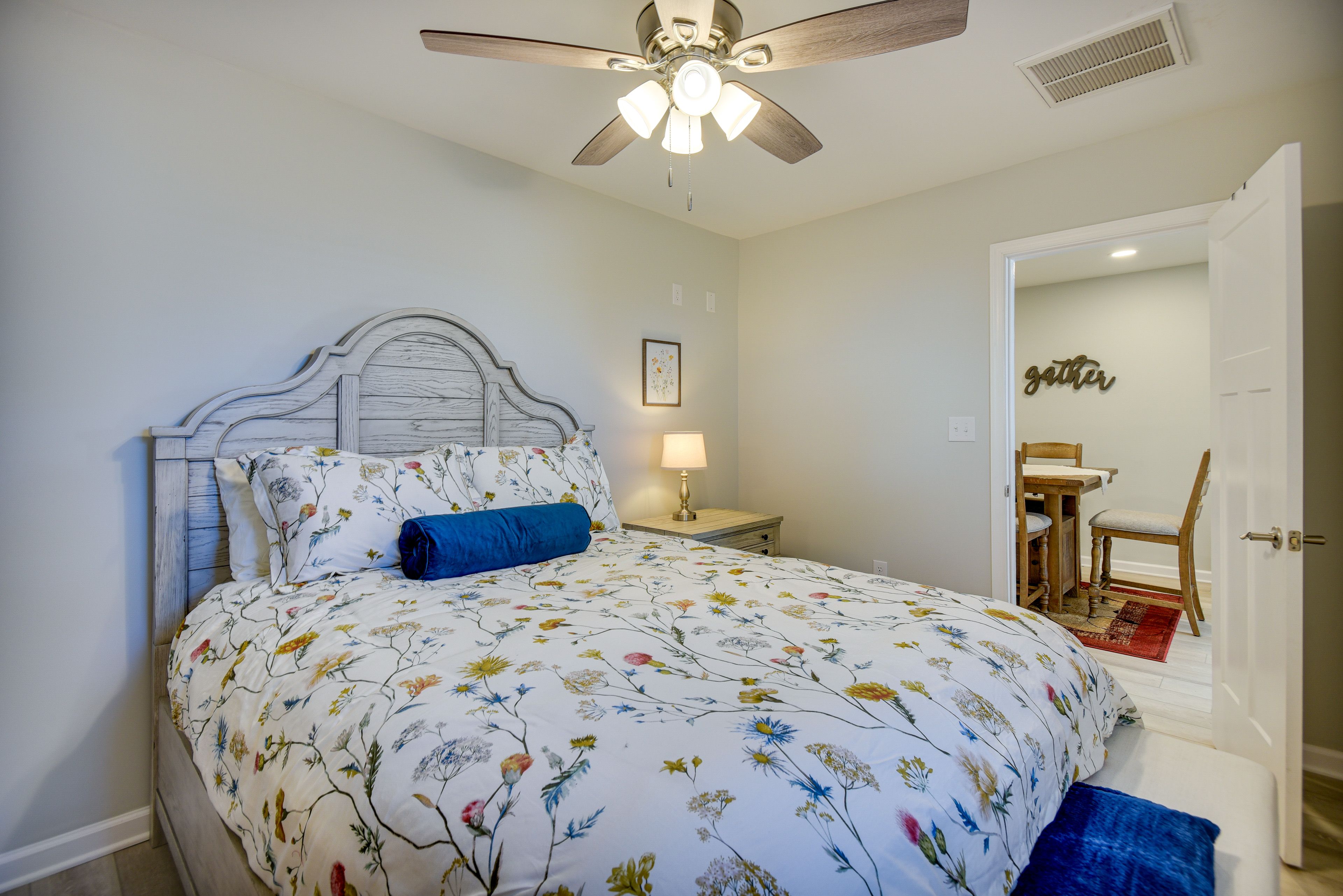 Bedroom 2 | Queen Bed