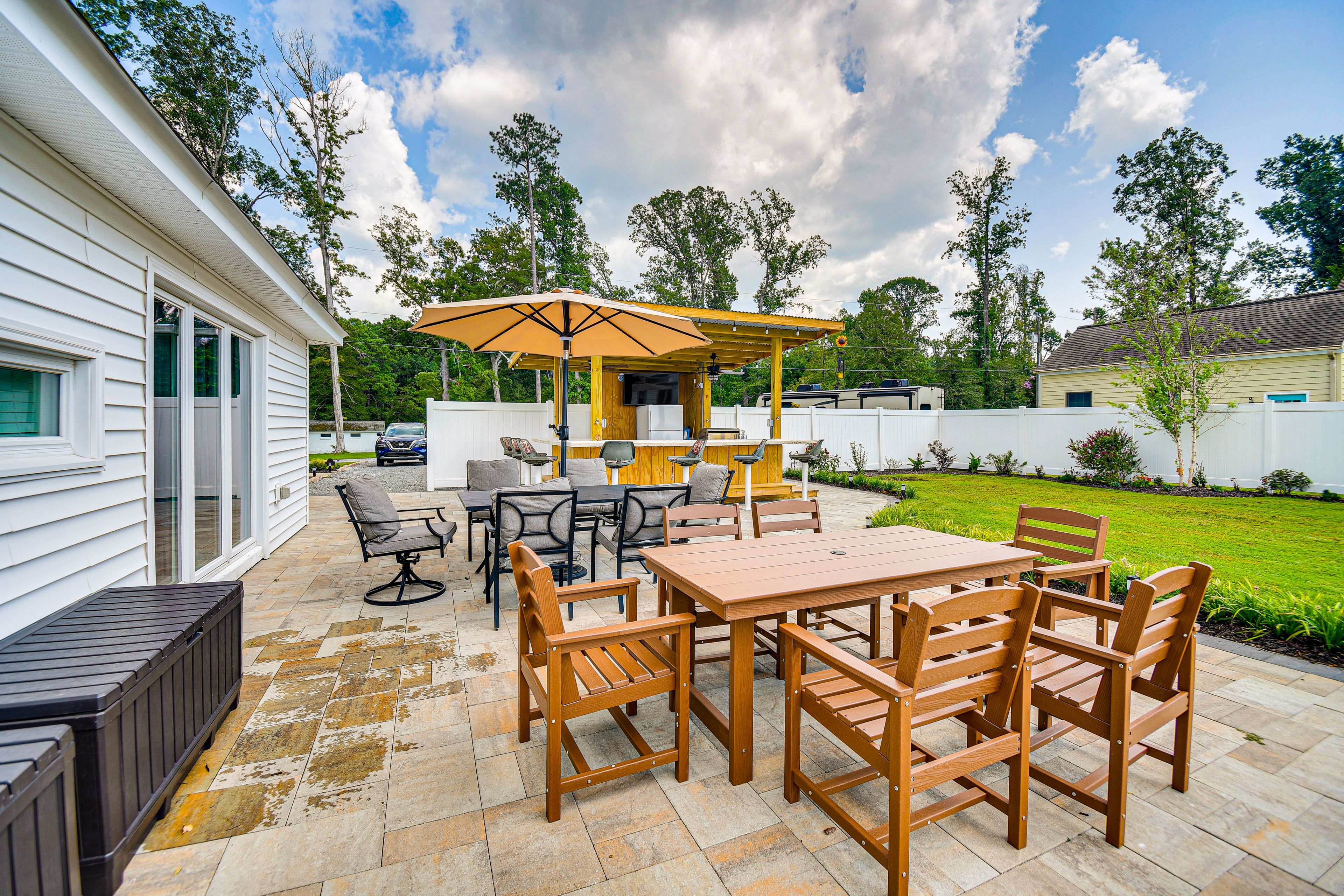 Patio | Outdoor Dining
