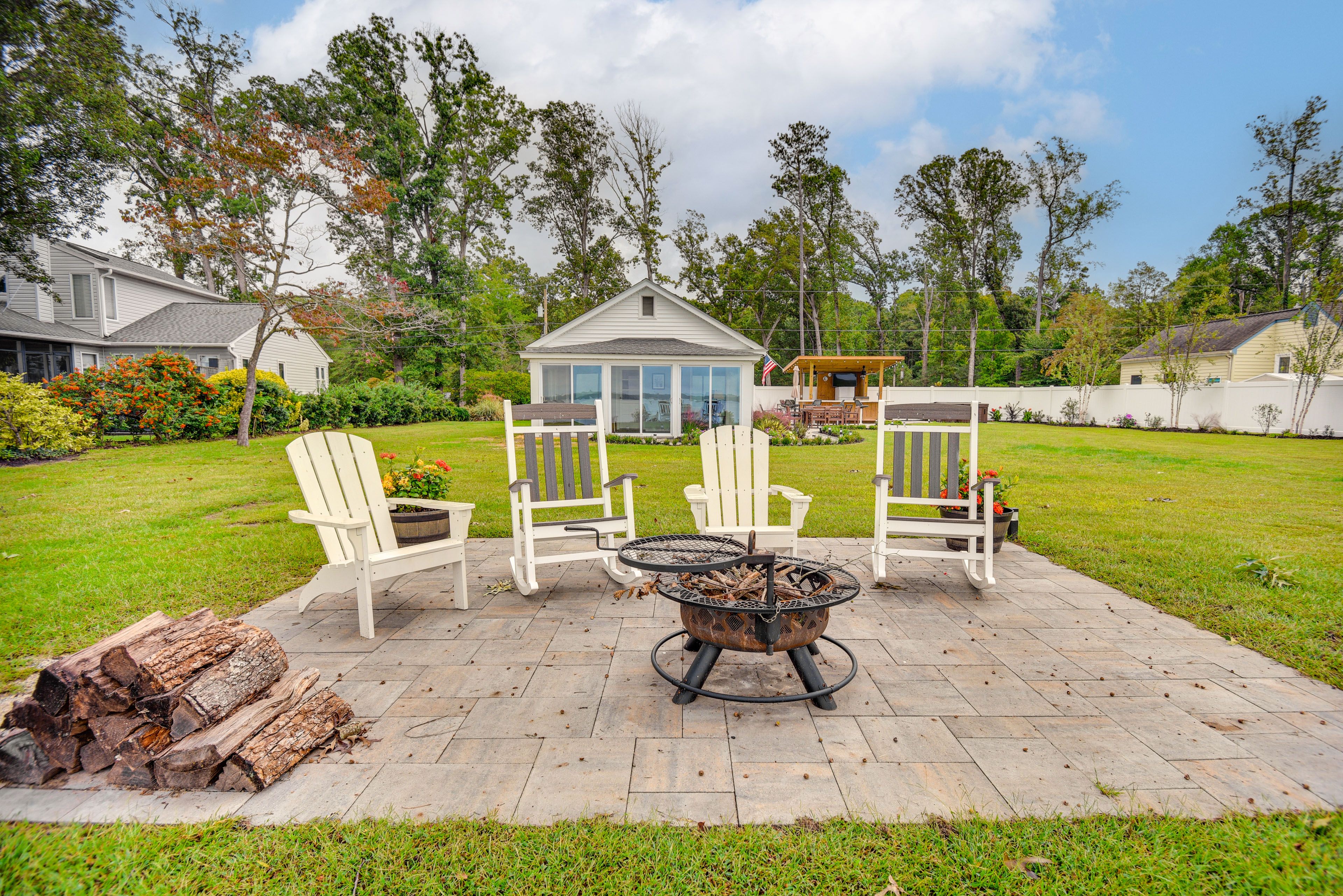 Fire Pit w/ Seating