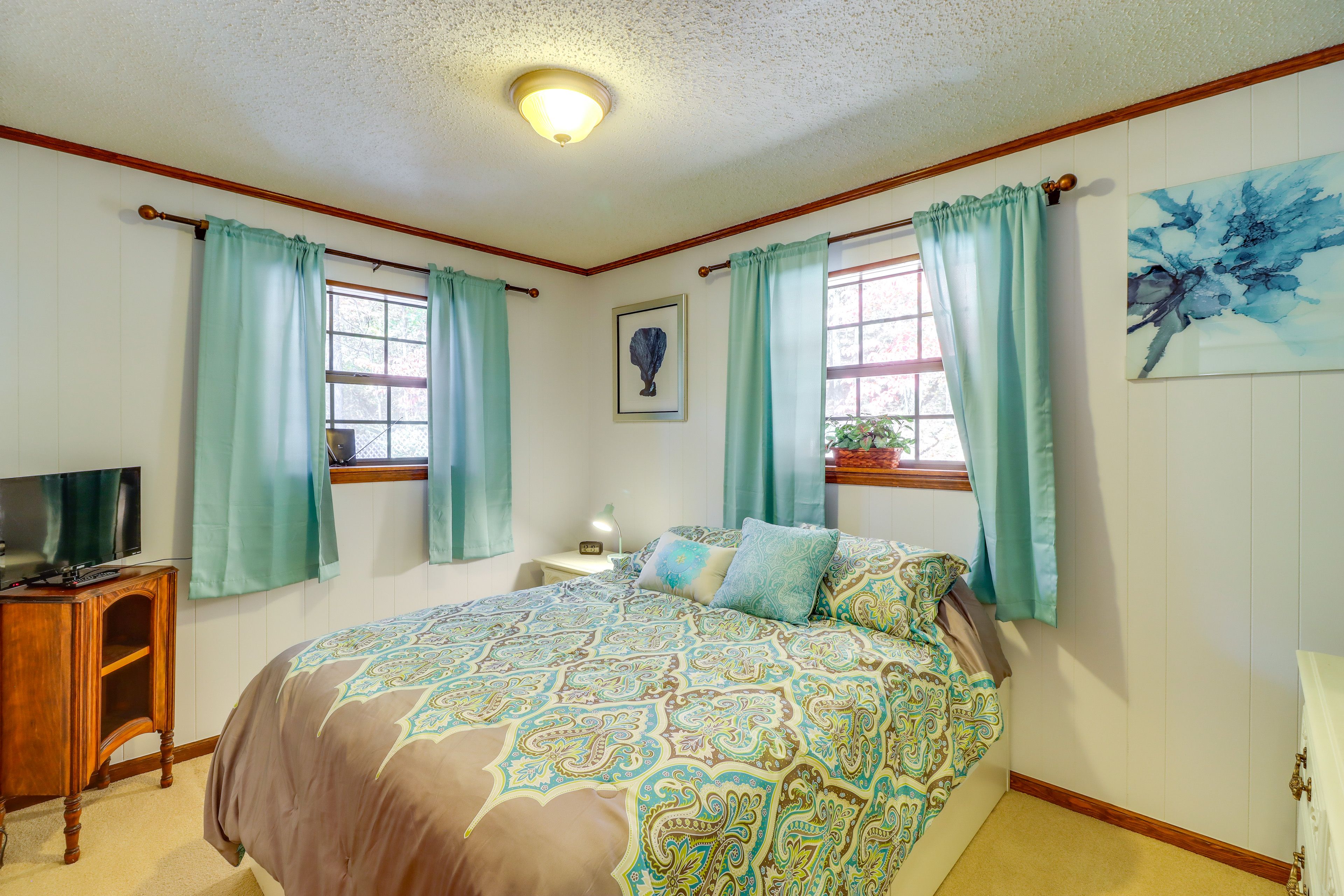 Bedroom 2 | Queen Bed