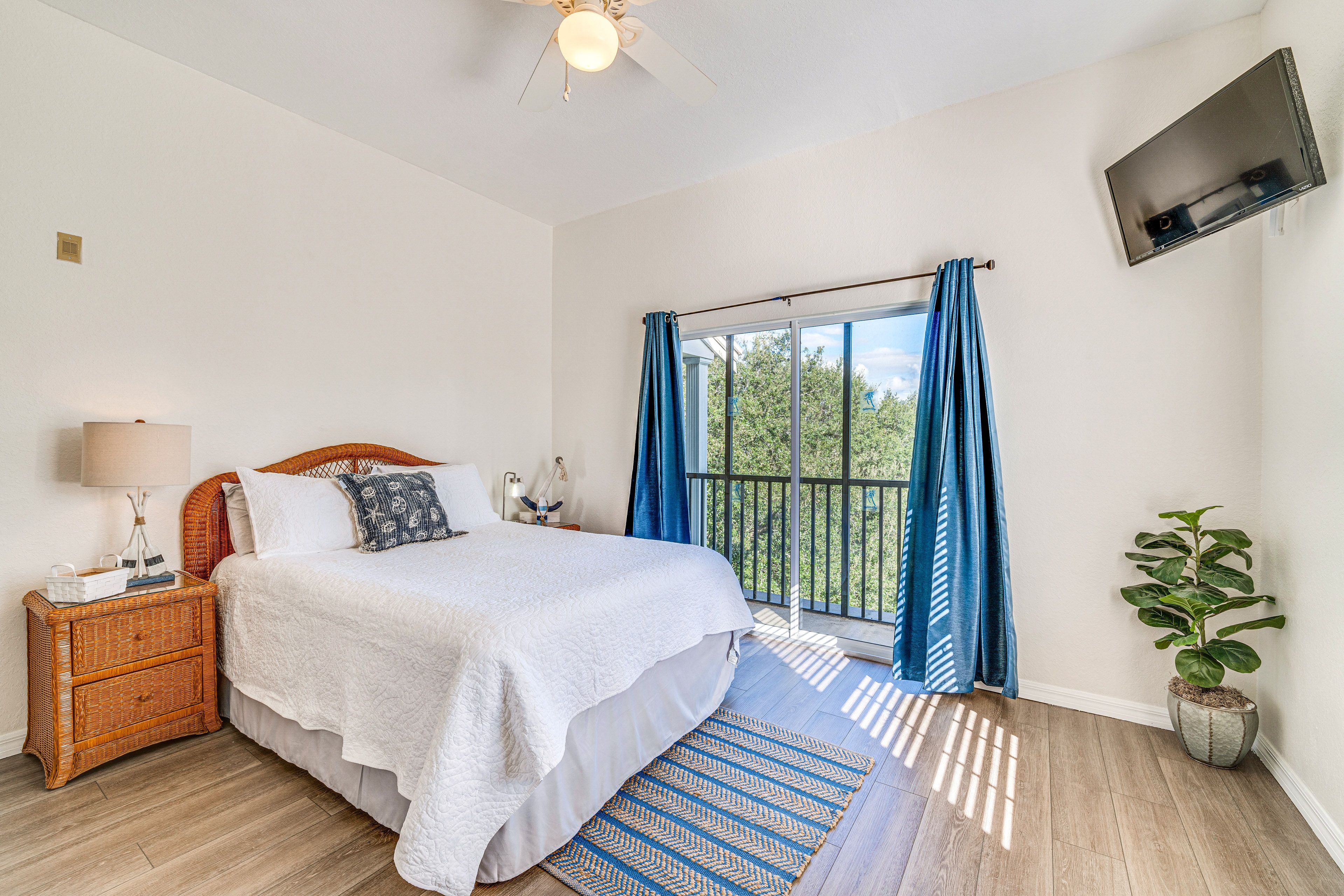 Bedroom 2 | Queen Bed | Flat-Screen TV