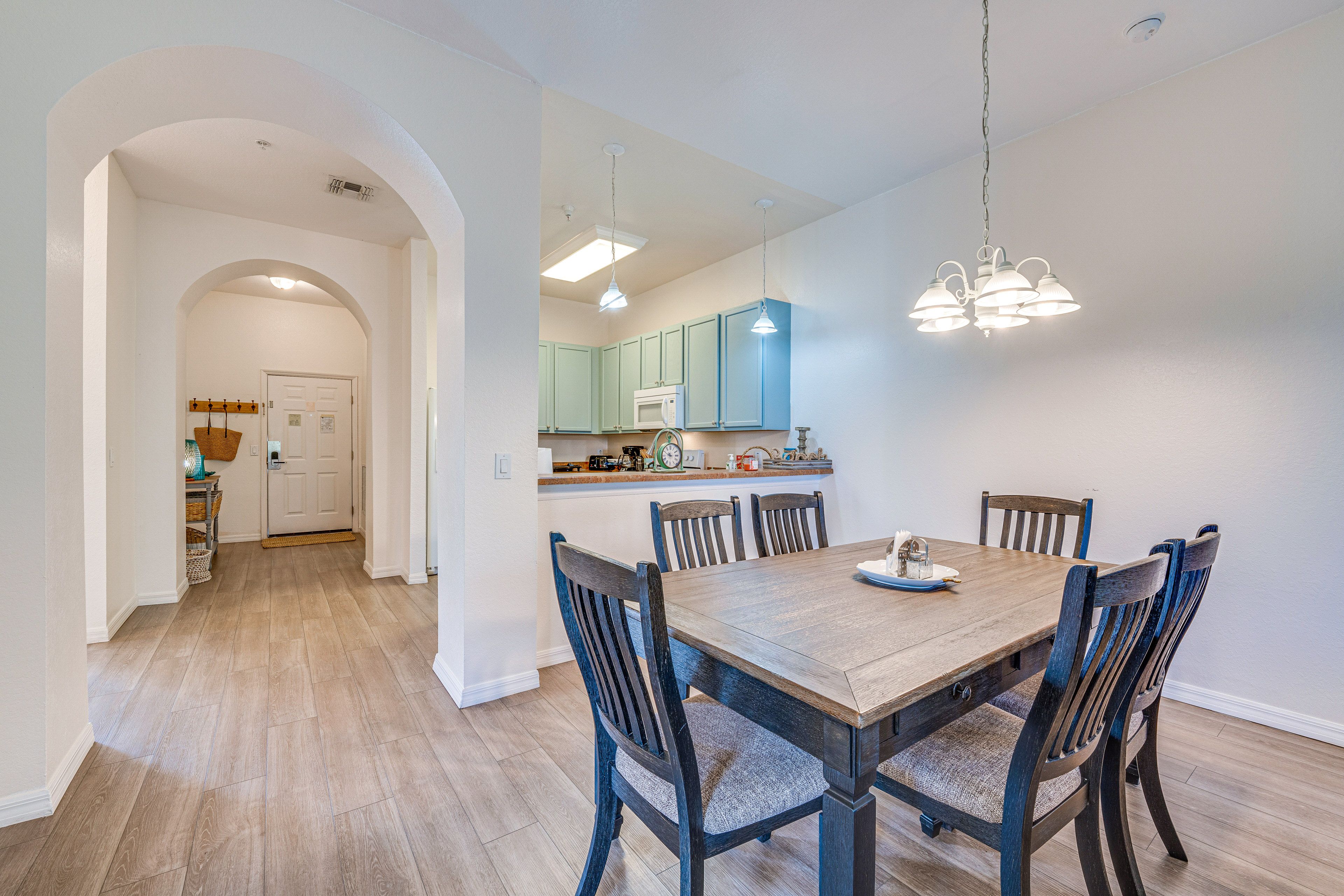 Dining Area | Open Floor Plan | Central A/C & Heating