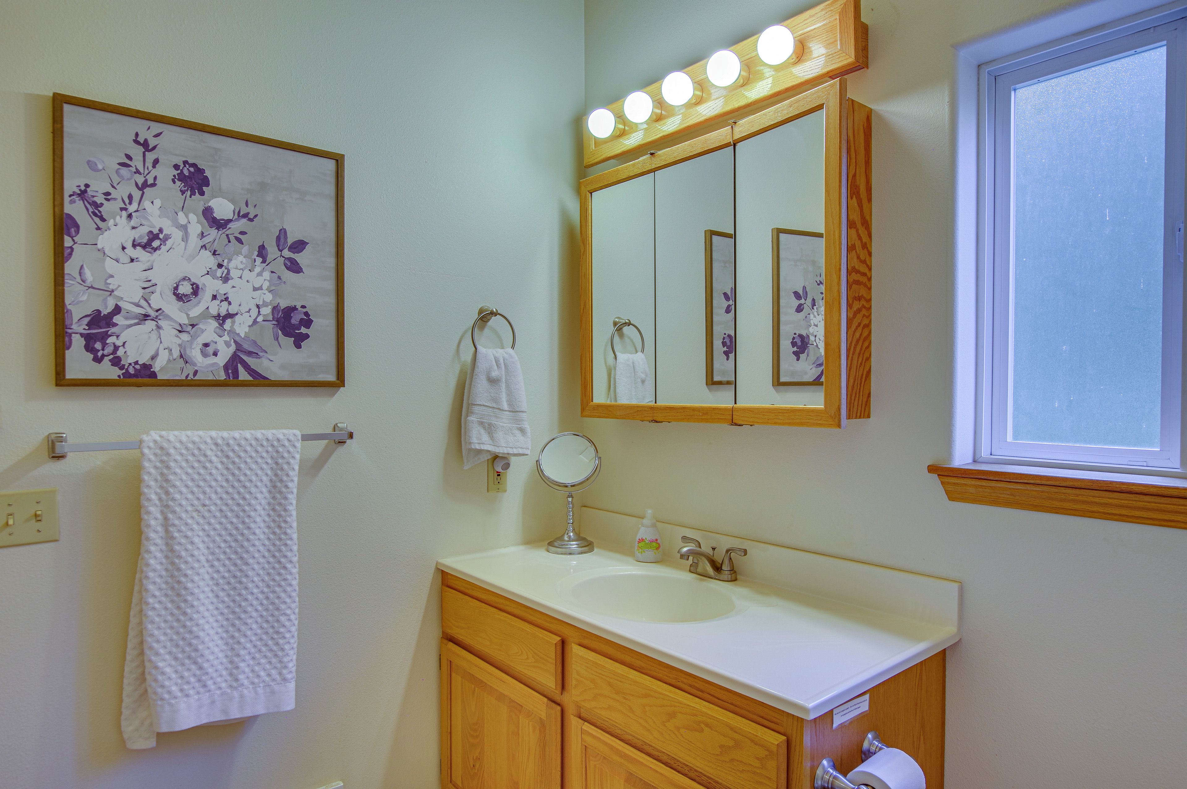 Full Bathroom | Shower | Complimentary Toiletries | 3rd Floor