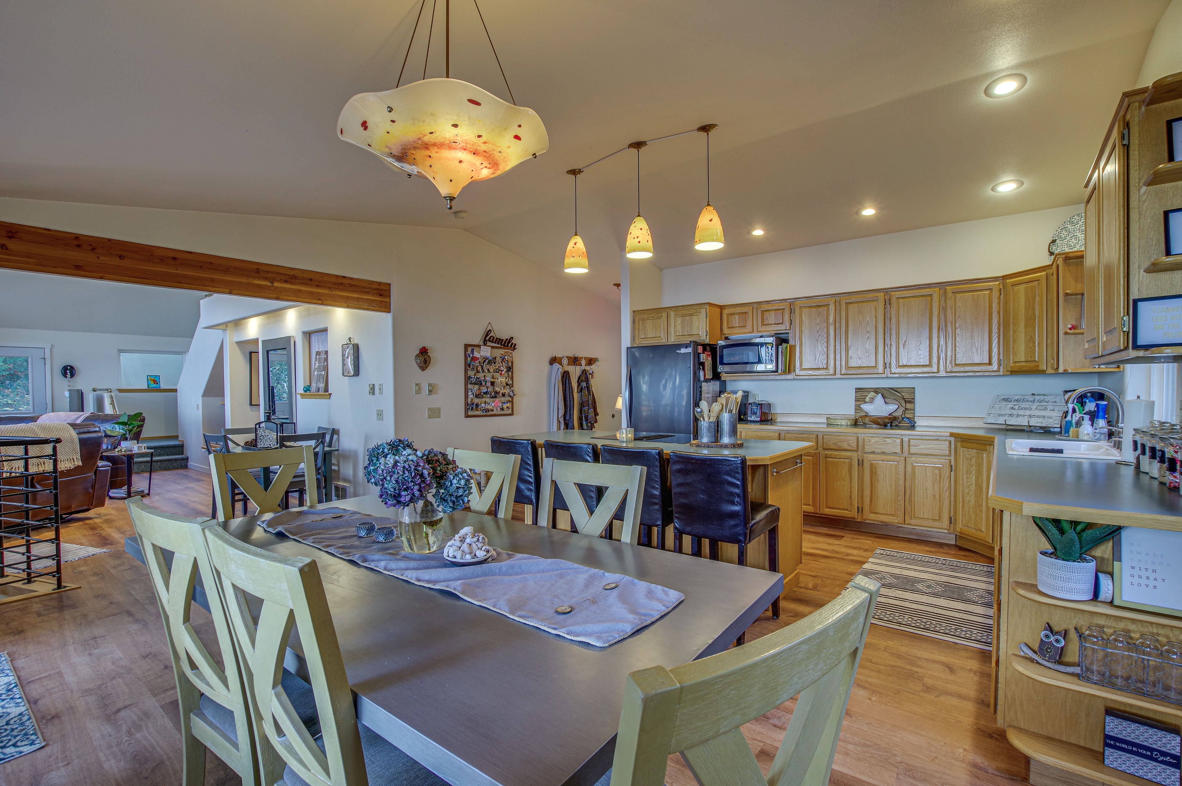 Dining Area | Dishware/Flatware Provided | 2nd Floor