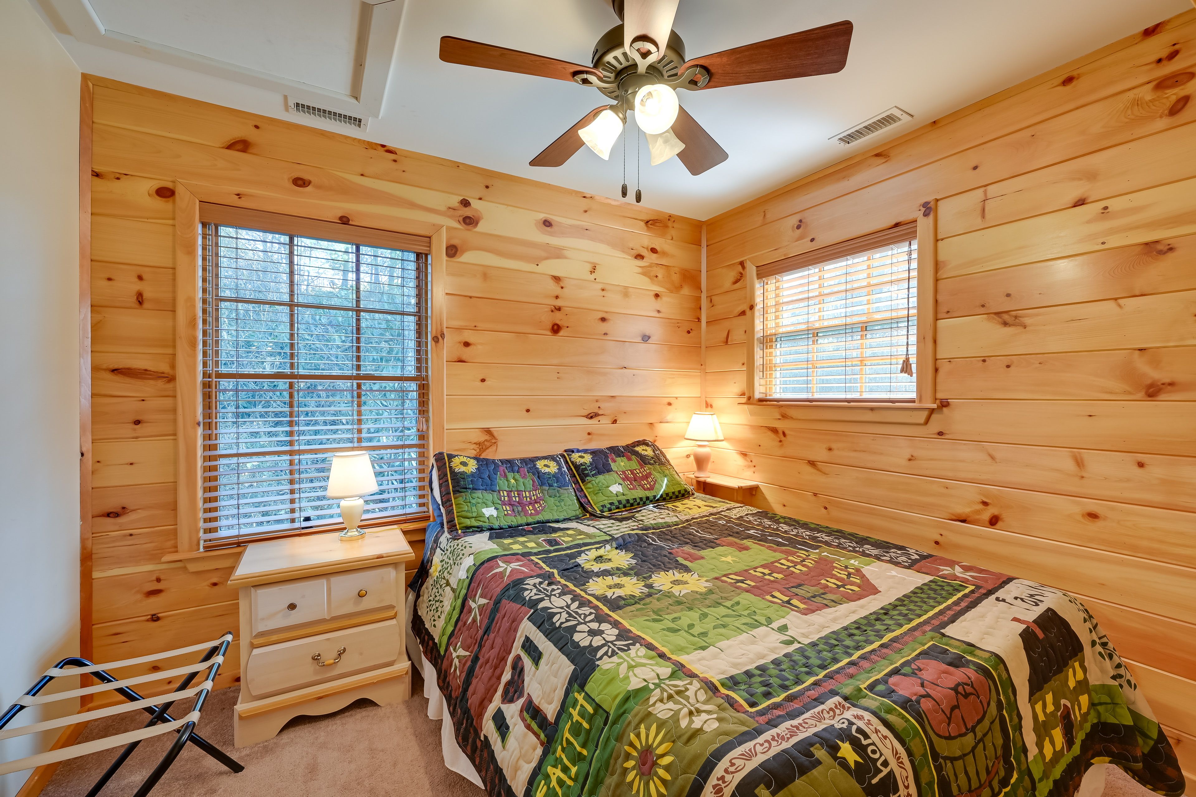 Bedroom 2 | Queen Bed