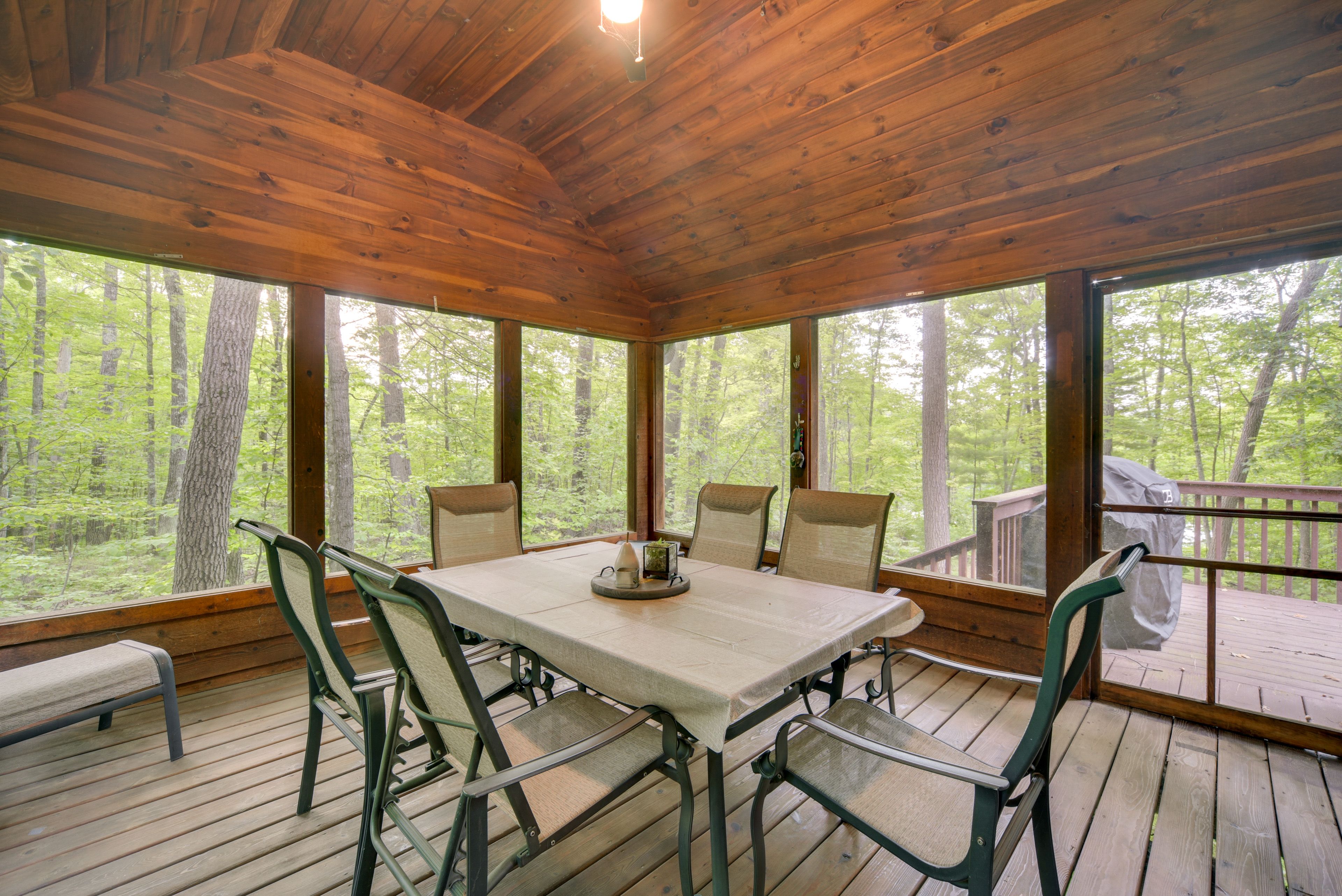 Screened-In Porch | Outdoor Seating & Dining