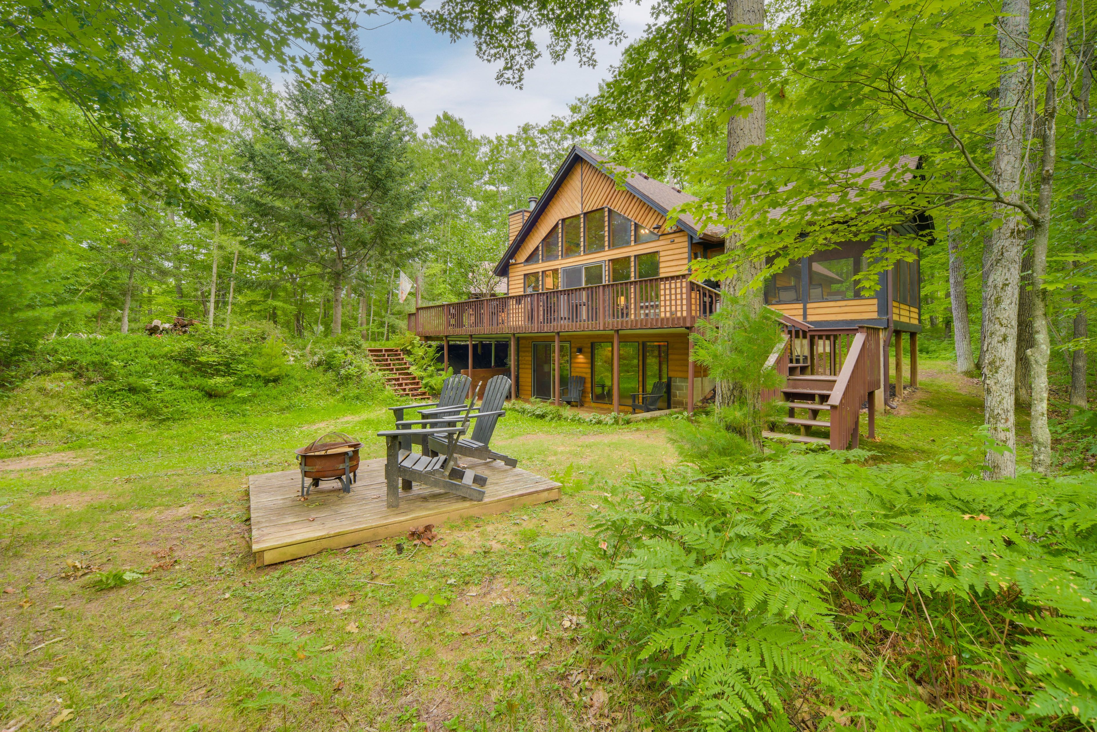 Hayward Vacation Rental | 3BR | 2BA | 2,760 Sq Ft | 3 Exterior Steps Required