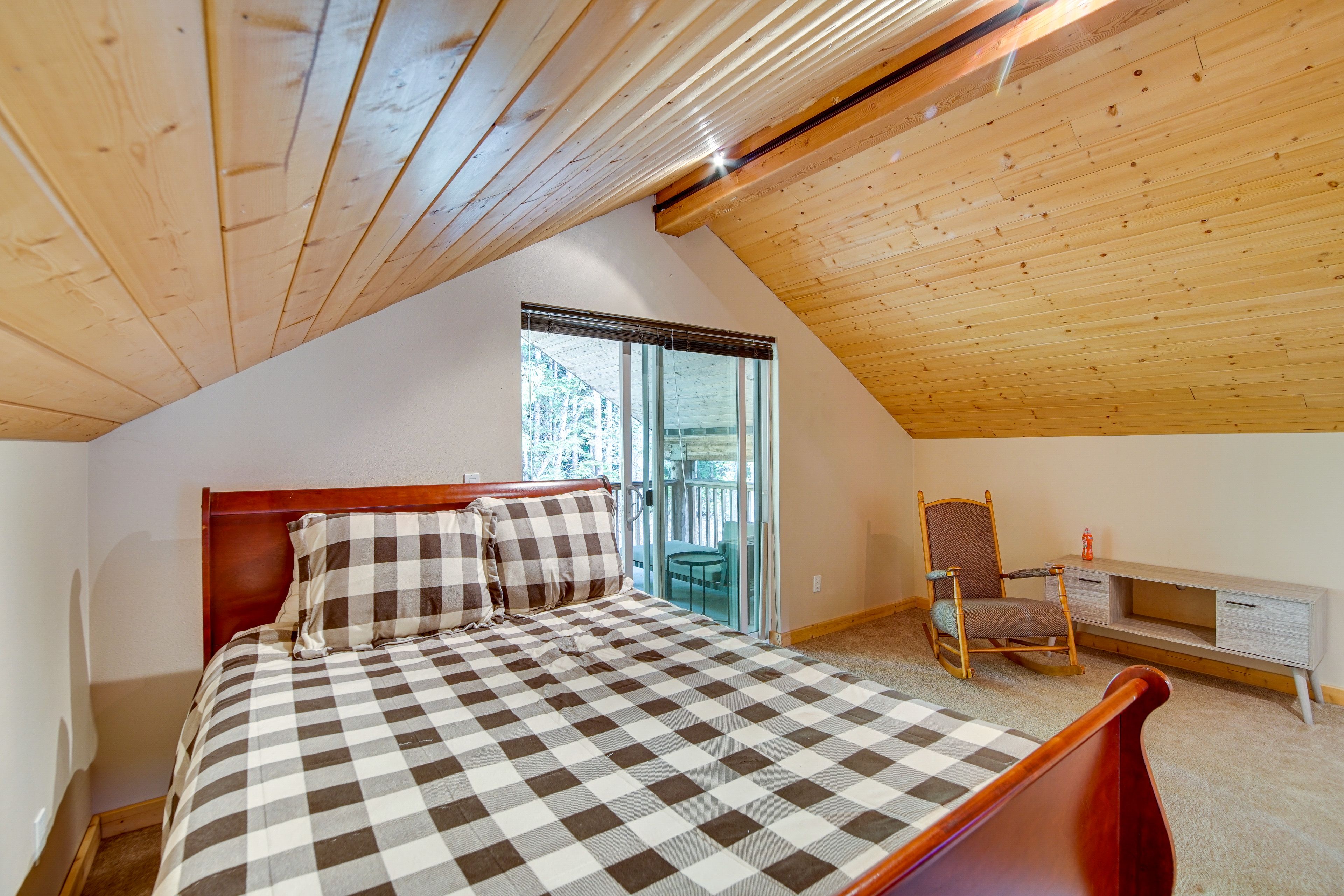 Bedroom 3 | Queen Bed | Balcony Access | 2nd Floor