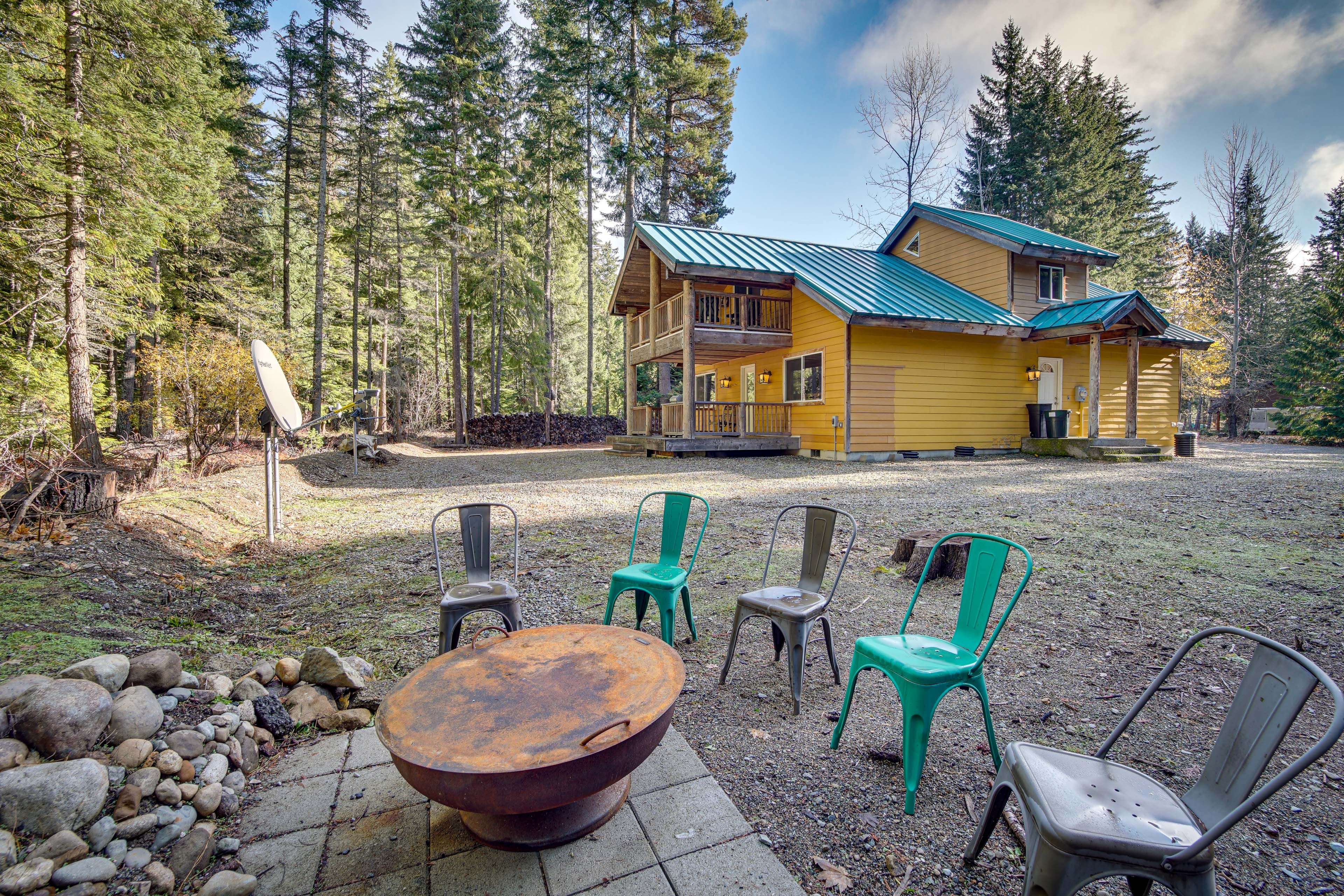Cabin Exterior | Wood-Burning Fire Pit