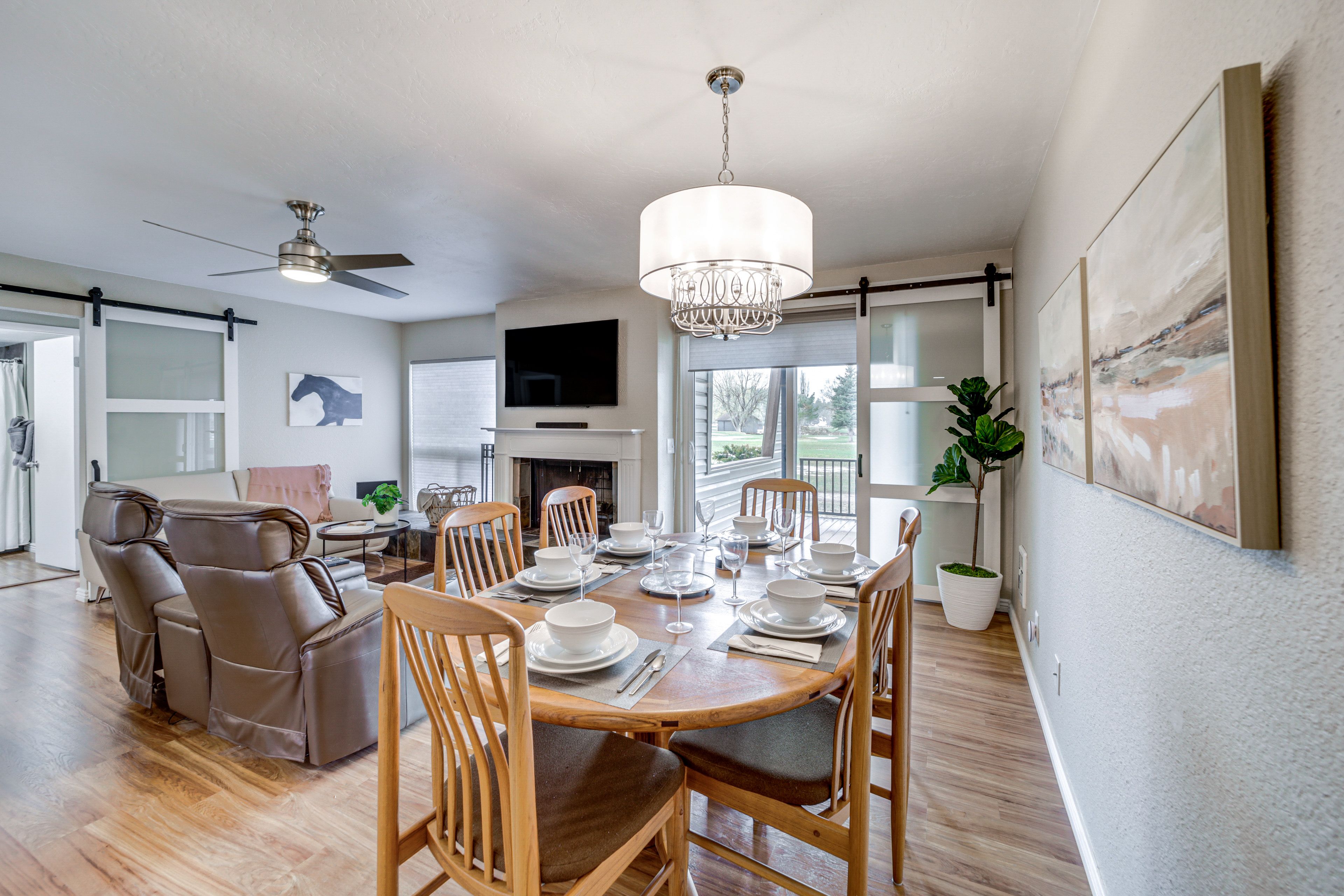 Dining Area | Dishware & Flatware Provided