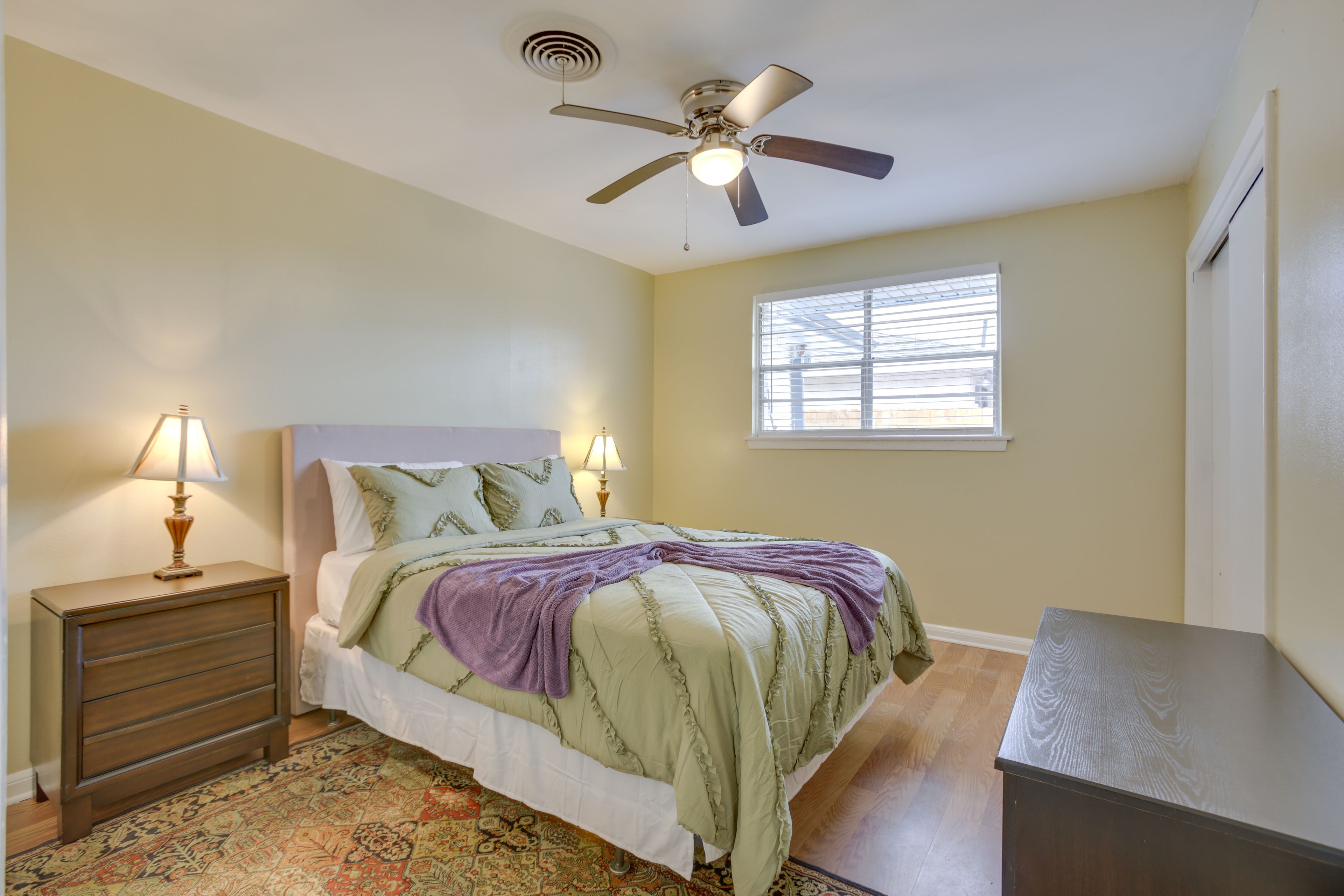 Bedroom 3 | Queen Bed