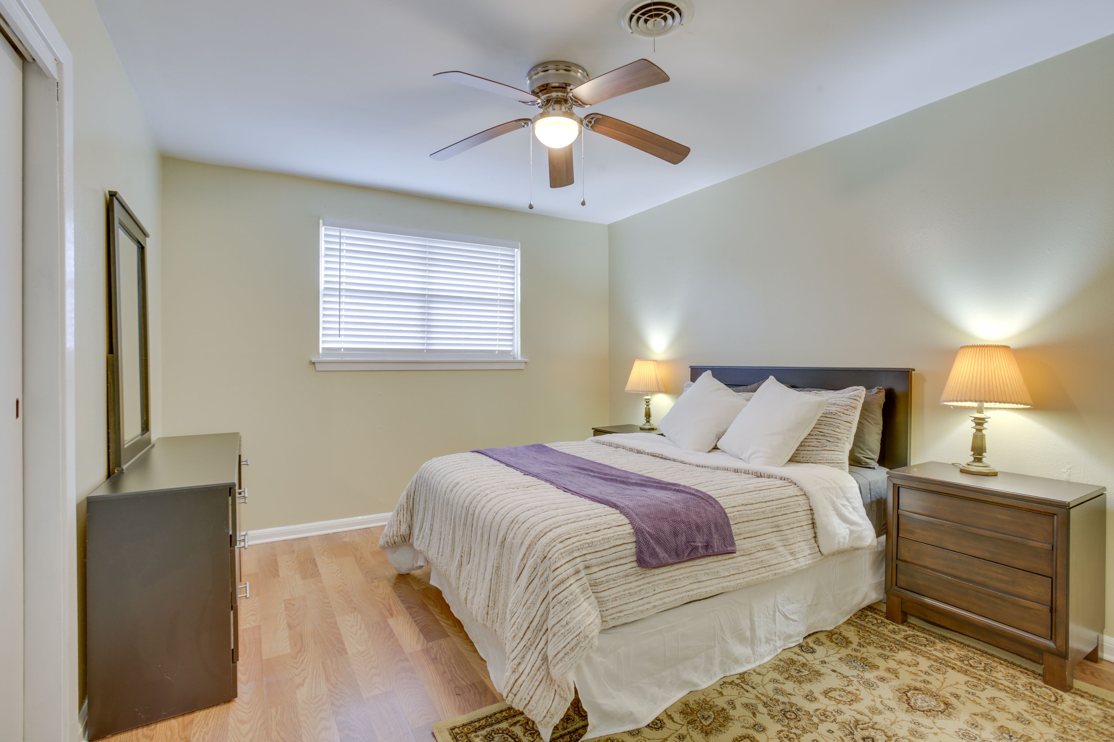 Bedroom 2 | Queen Bed