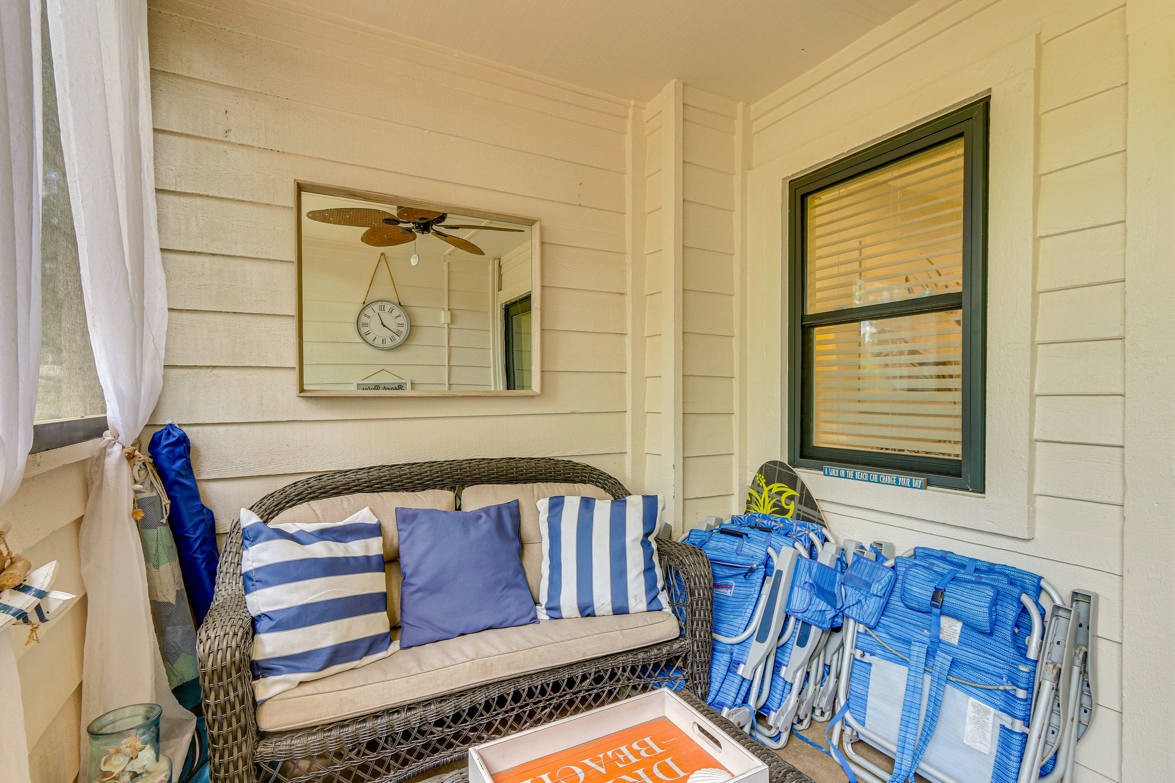 Screened Porch | Beach Gear Provided
