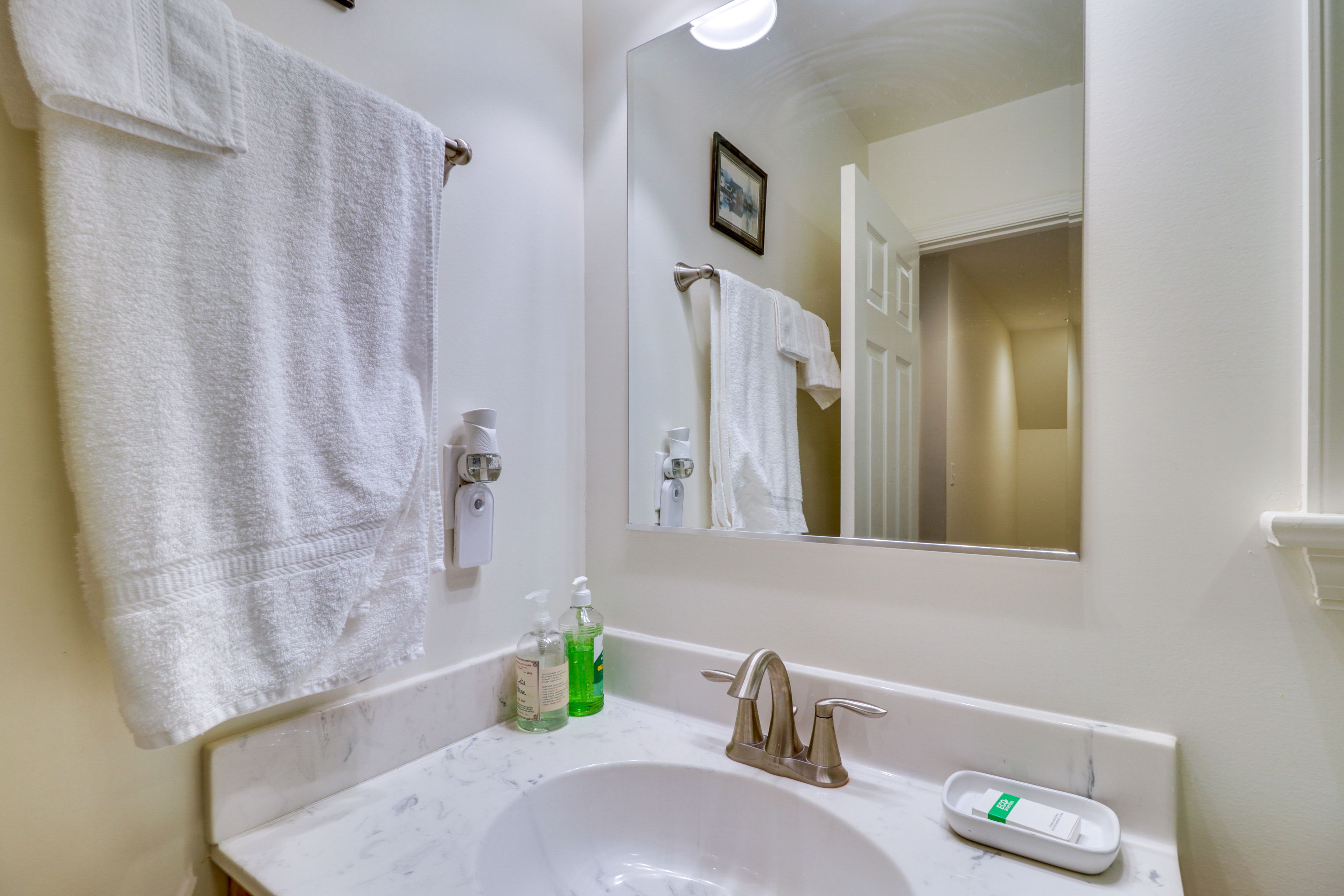 Full Bath | Complimentary Toiletries