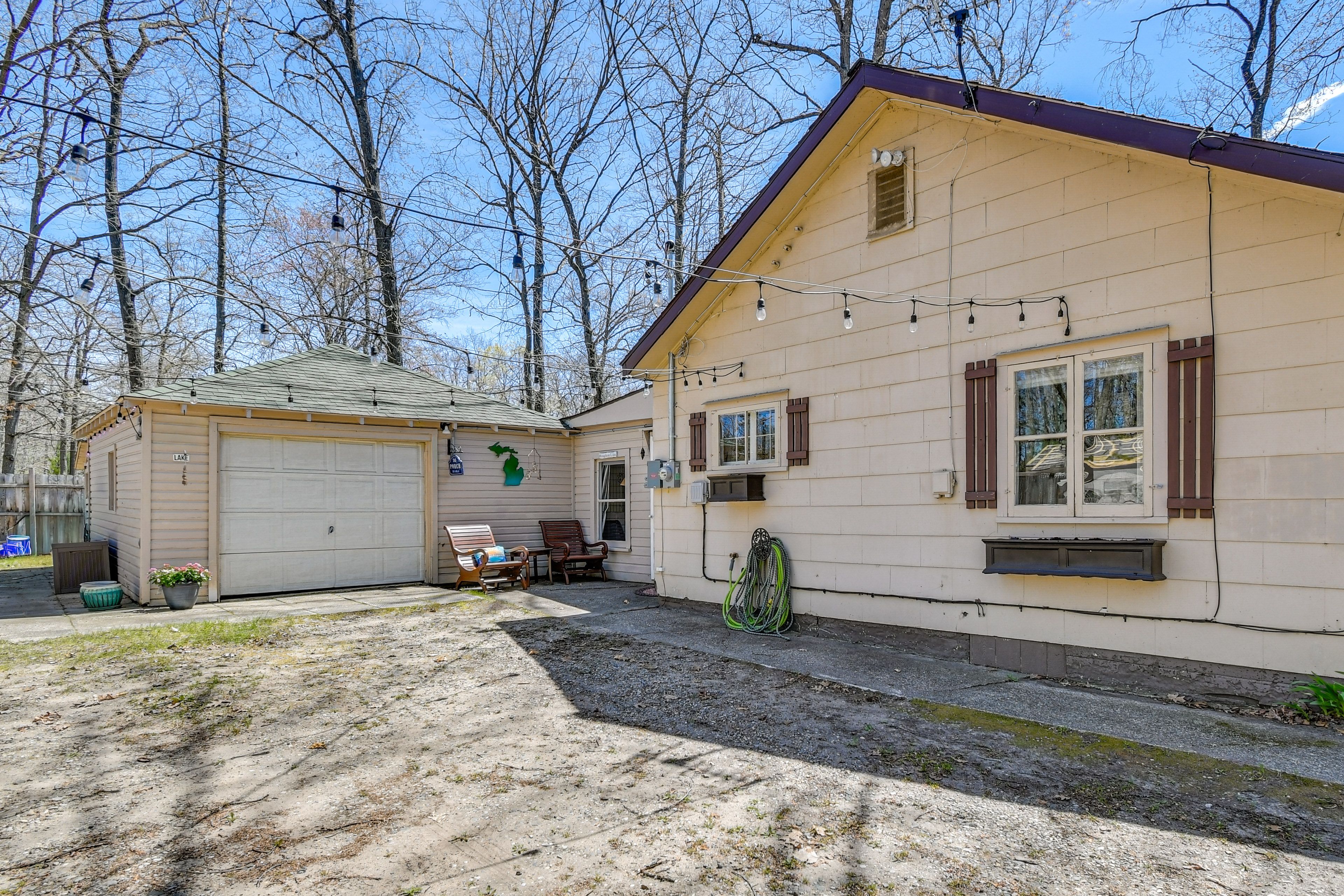 Parking | Driveway (6 Vehicles) | RV/Trailer/Boat/Golf Cart Parking