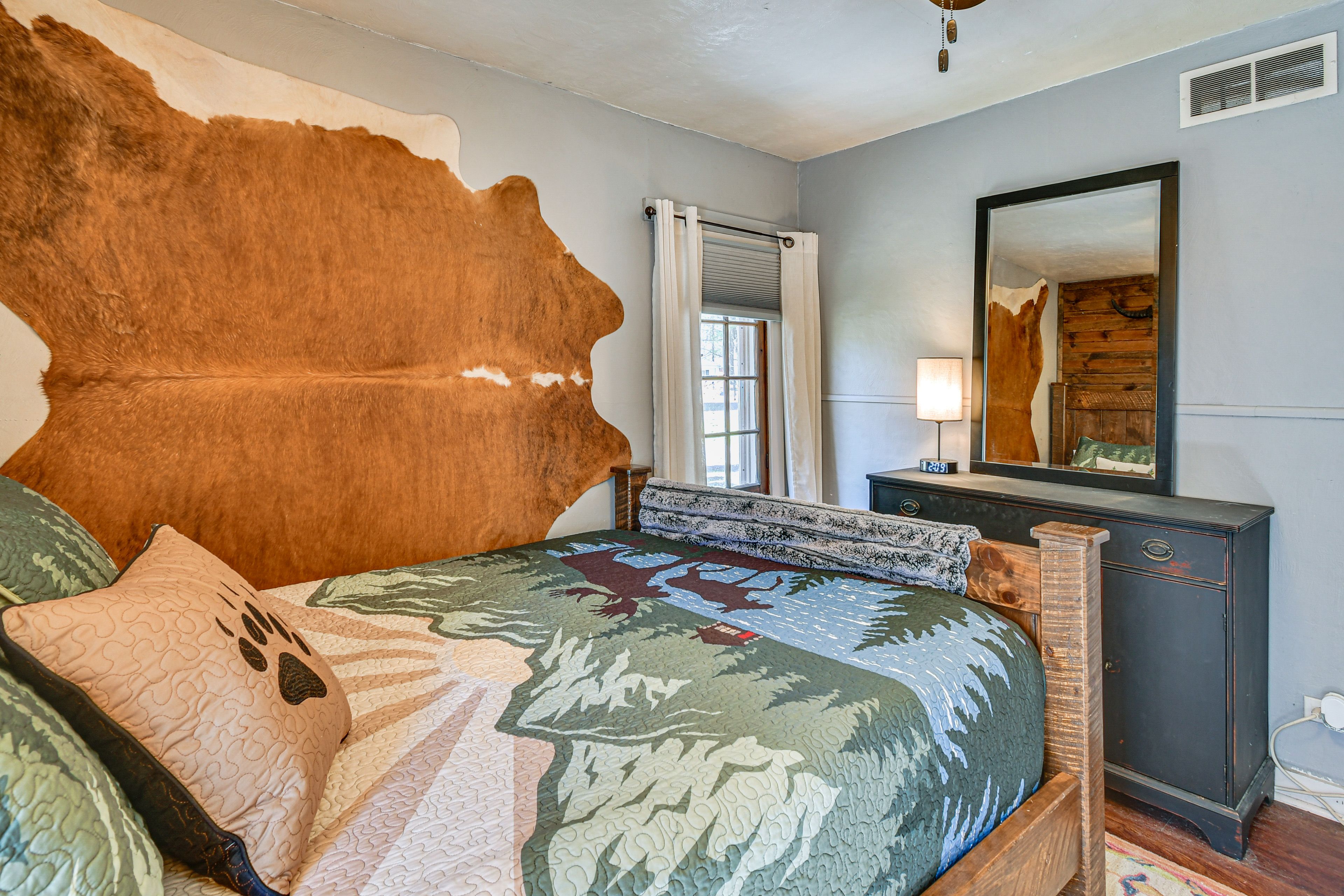Bedroom 2 | Queen Bed