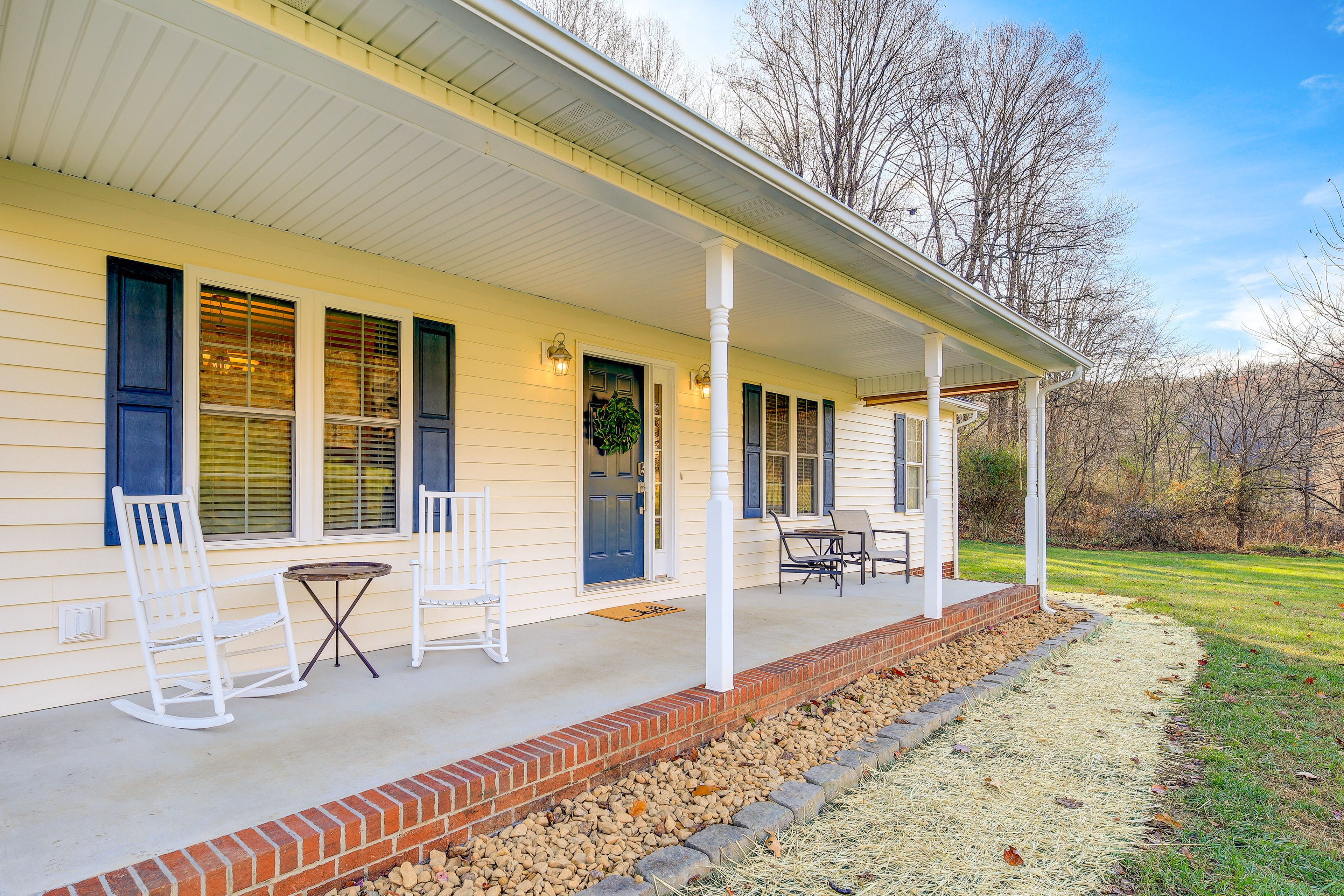 Porch | Outdoor Seating