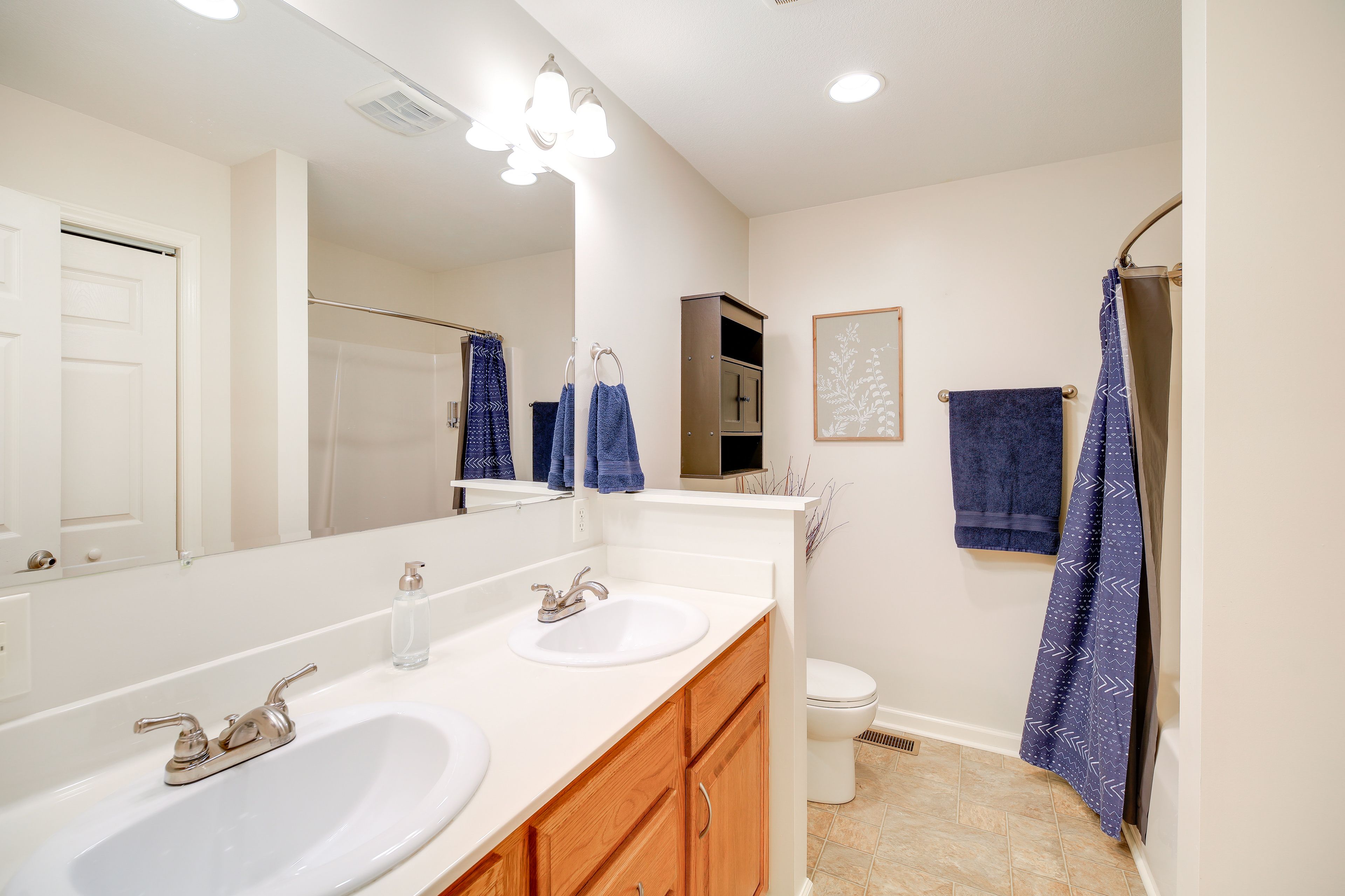 Full Bathroom | Shower/Tub Combo