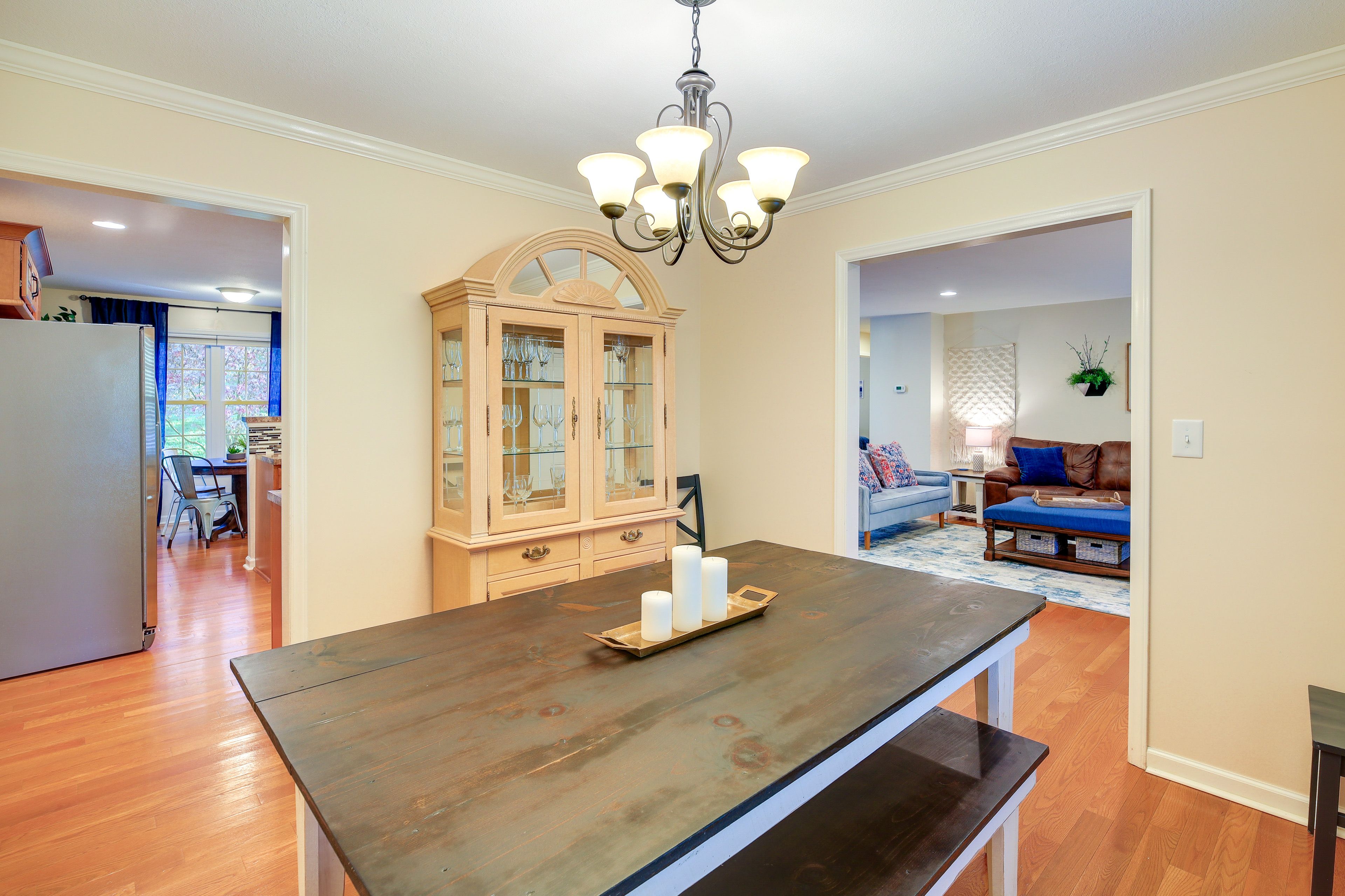 Additional Dining Area | Dining Table