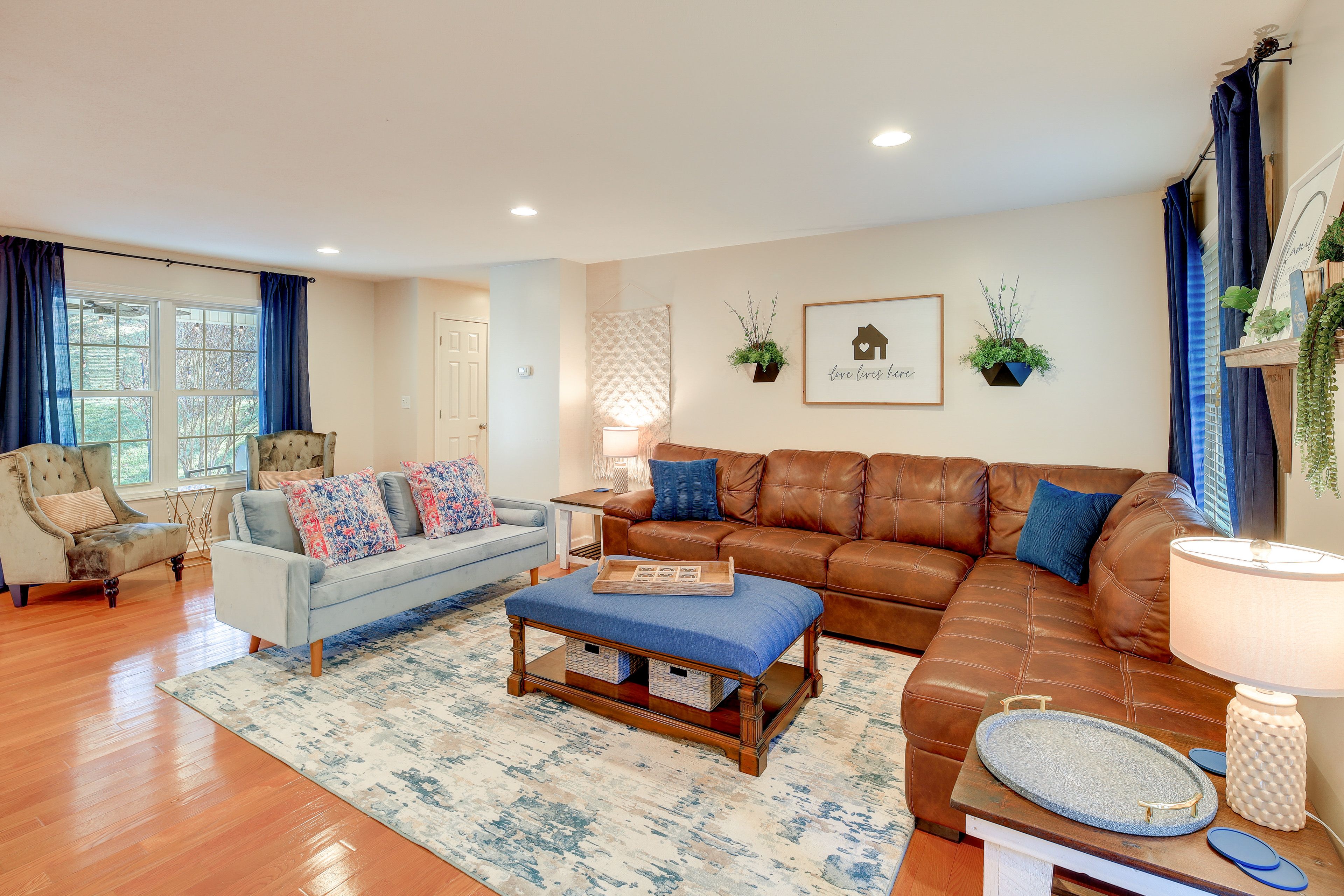 Living Room | Smart TV | Electric Fireplace | Central Heating & A/C | Free WiFi