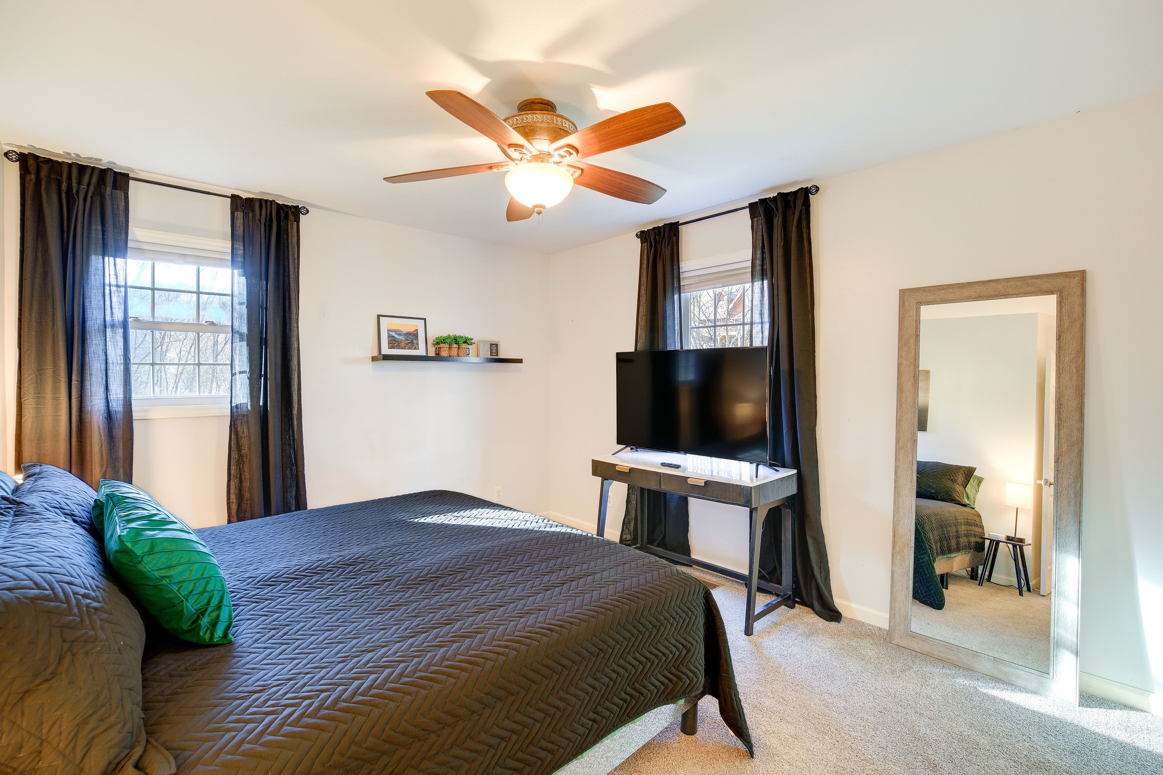 Bedroom 2 | King Bed | Smart TV