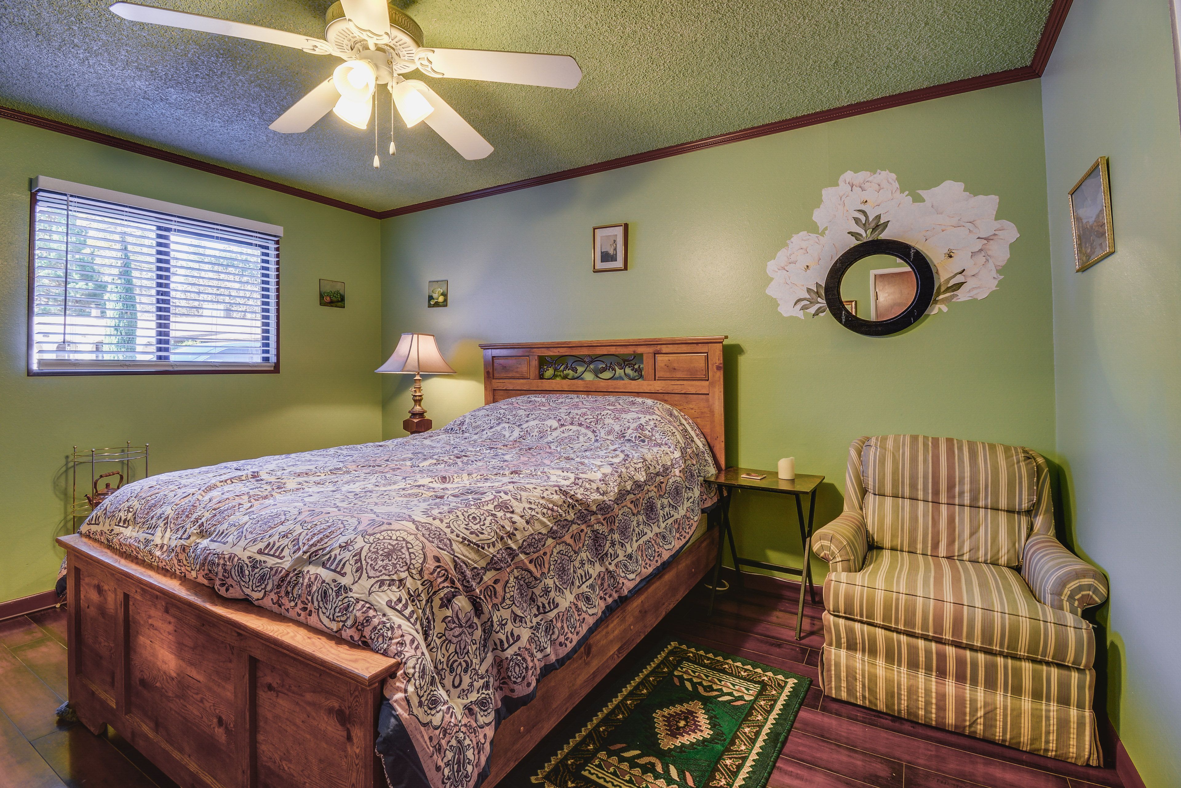 Bedroom 1 | Queen Bed | Smart TV | Linens Provided