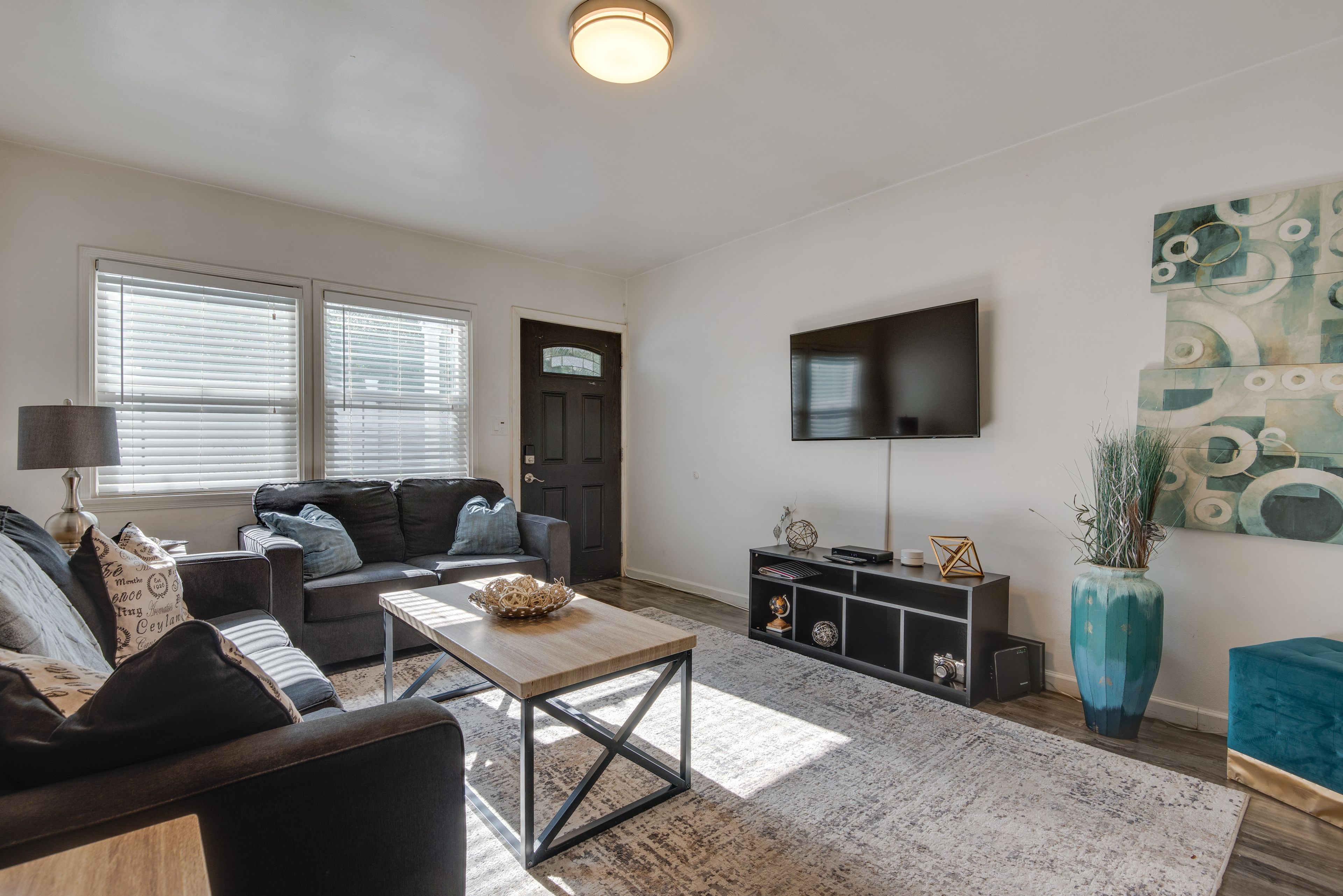 Living Room | Single-Story Apartment