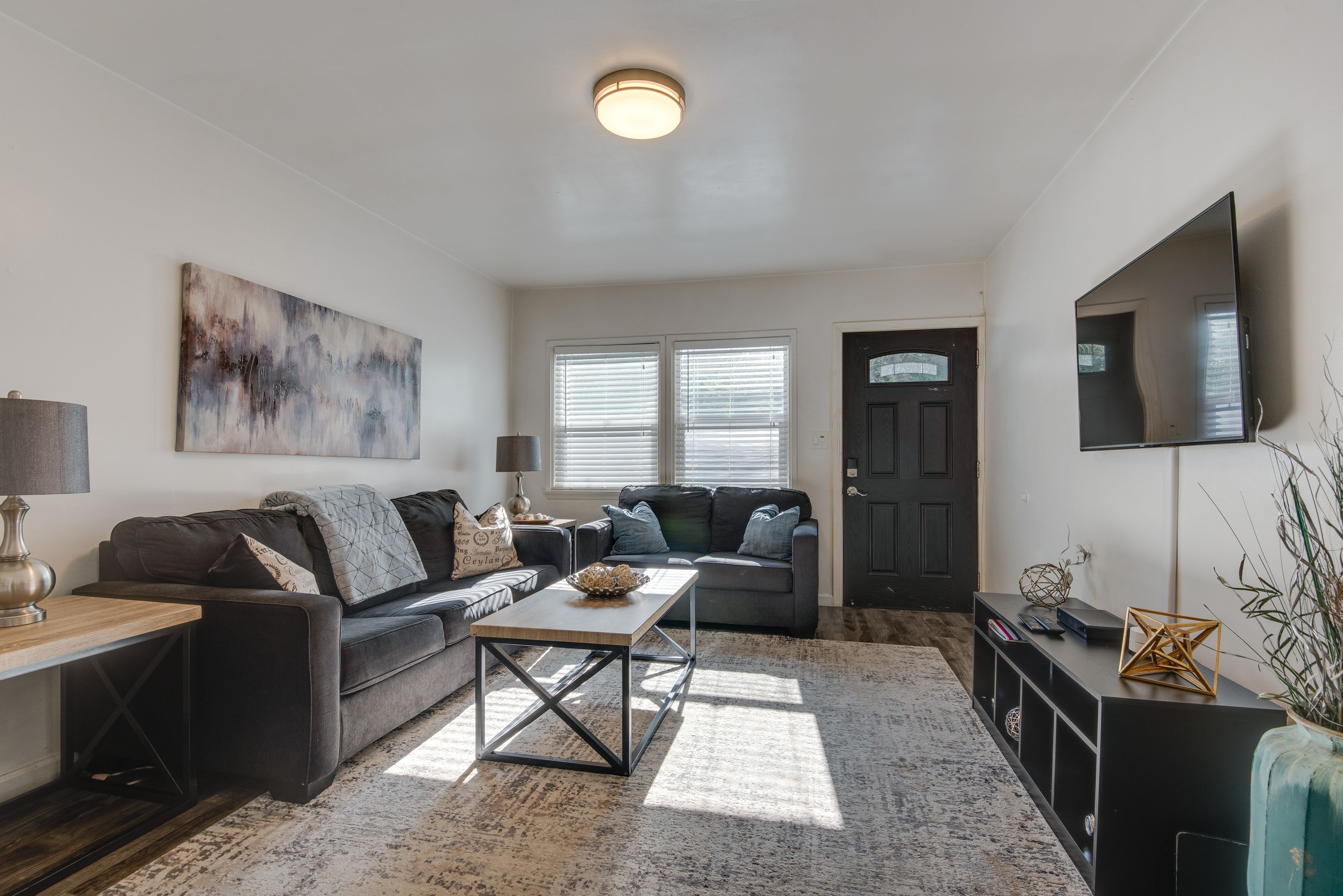 Living Room | Free WiFi | Smart TV | Central Heating & A/C