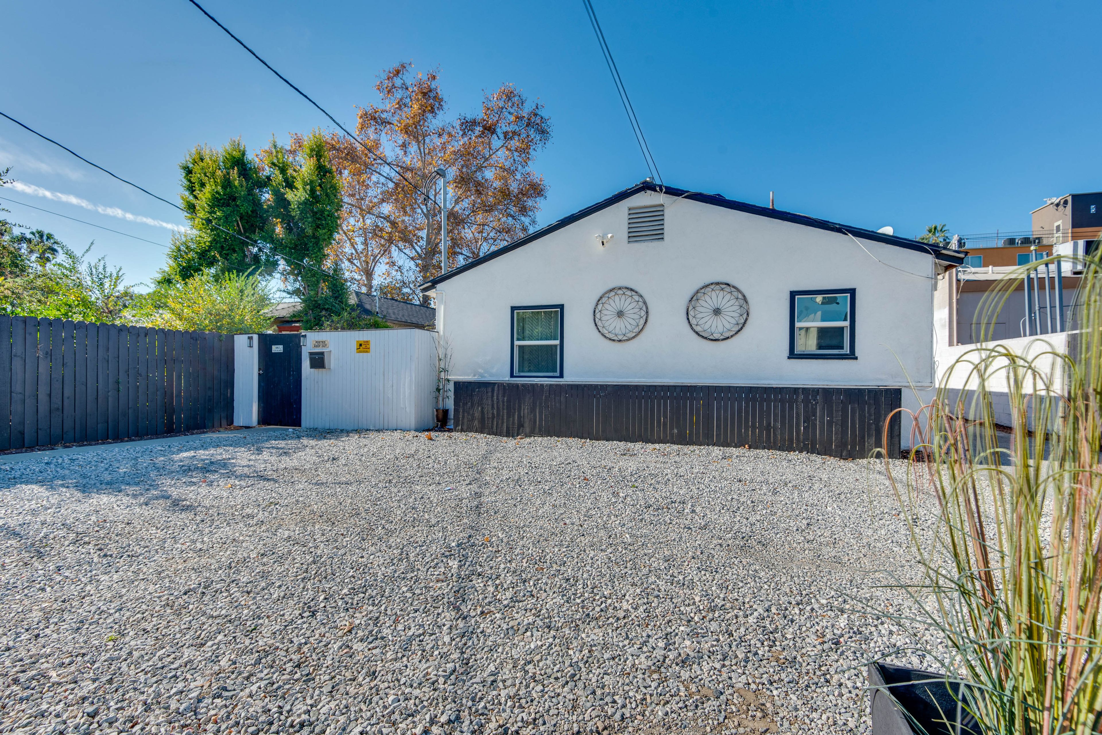 Van Nuys Vacation Rental | 1BR | 1BA | 780 Sq Ft | 2 Half Steps Required