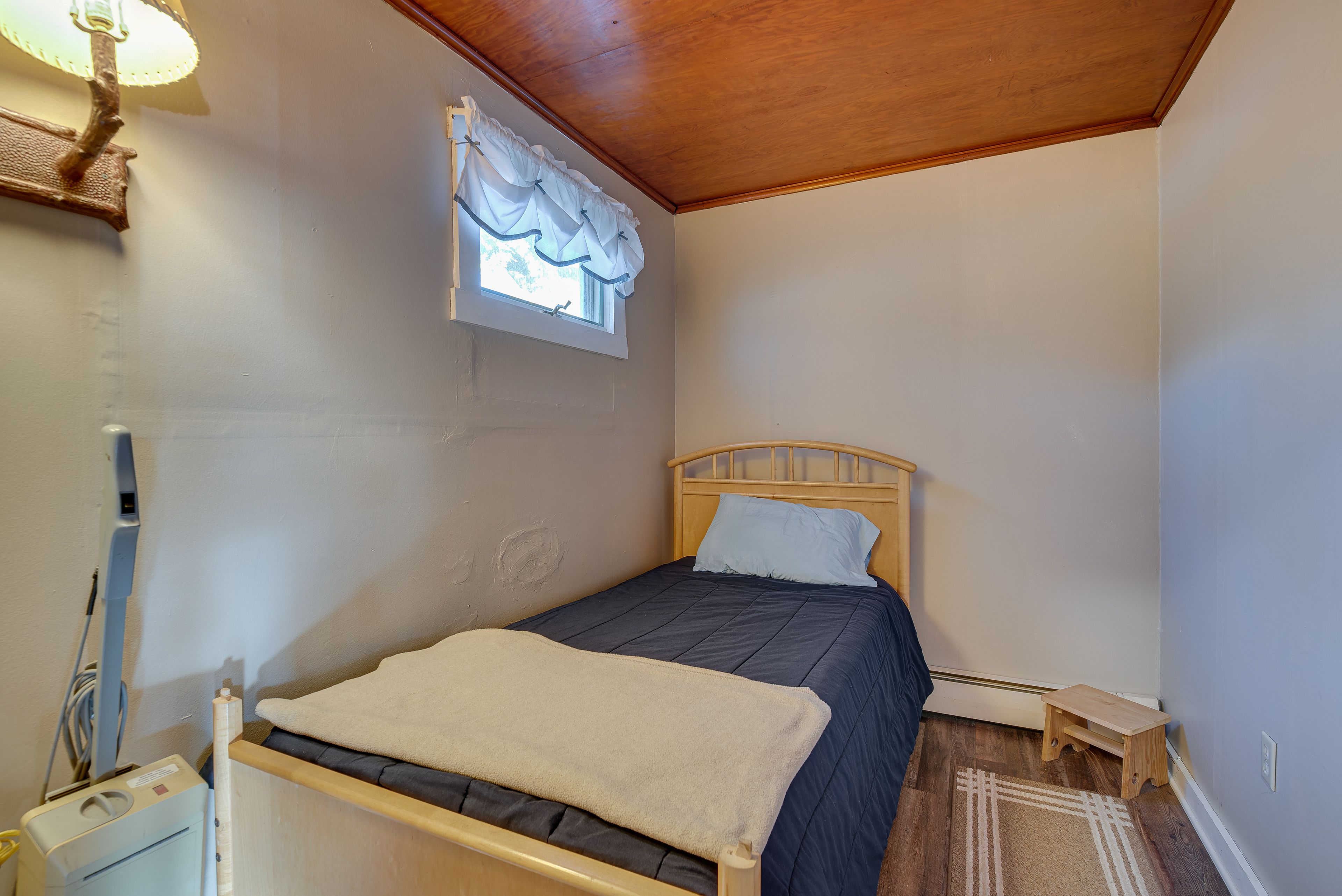 Bedroom 2 | Twin Bed w/ Twin Trundle