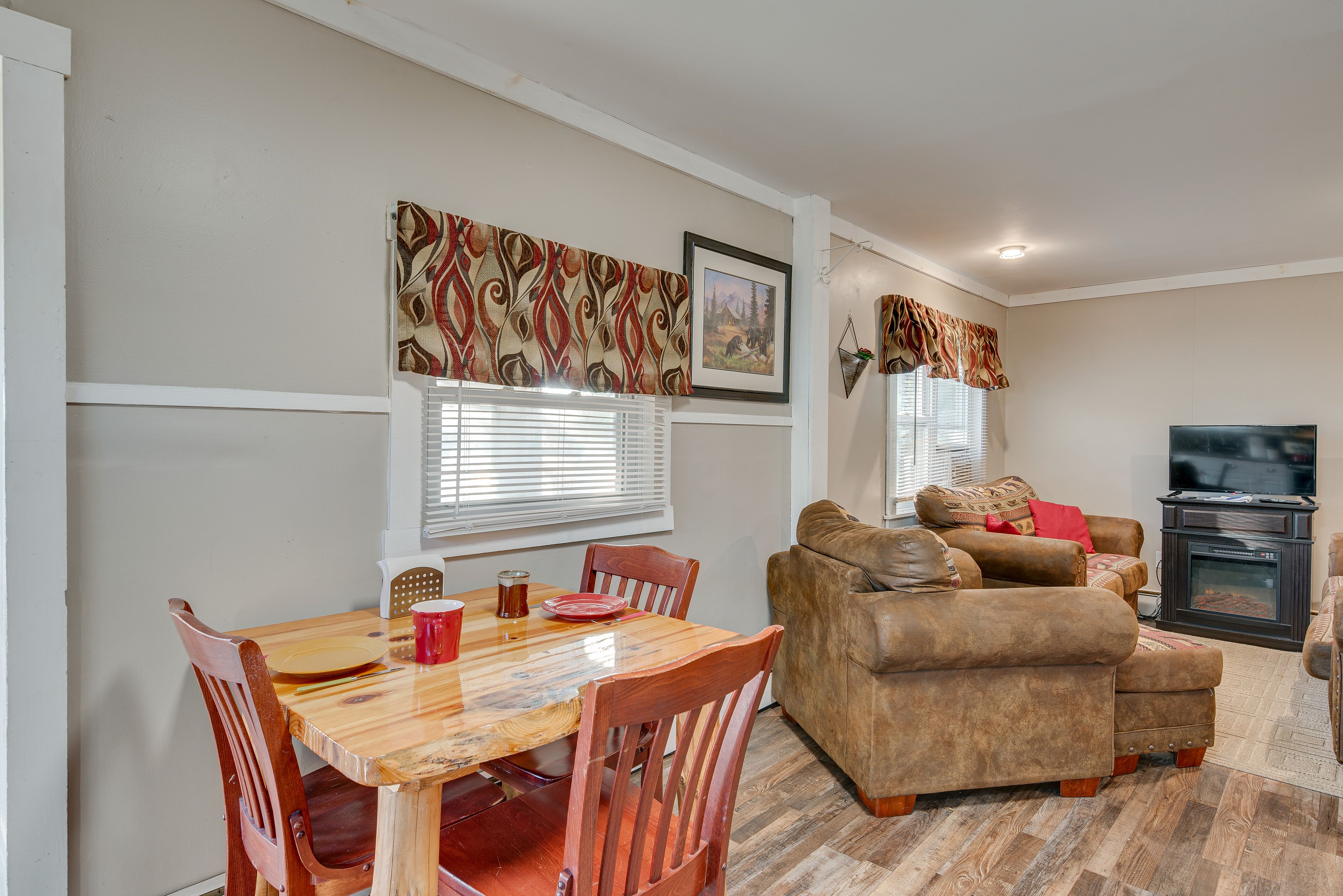 Dining Area | Dining Table | Dishware/Flatware